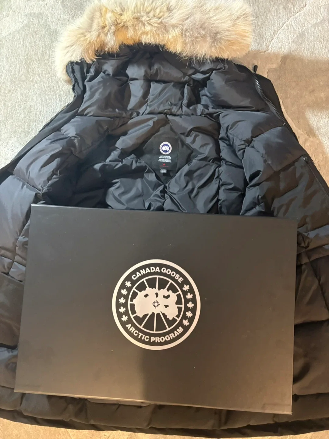 Canada Goose Jacket image indicator(3)
