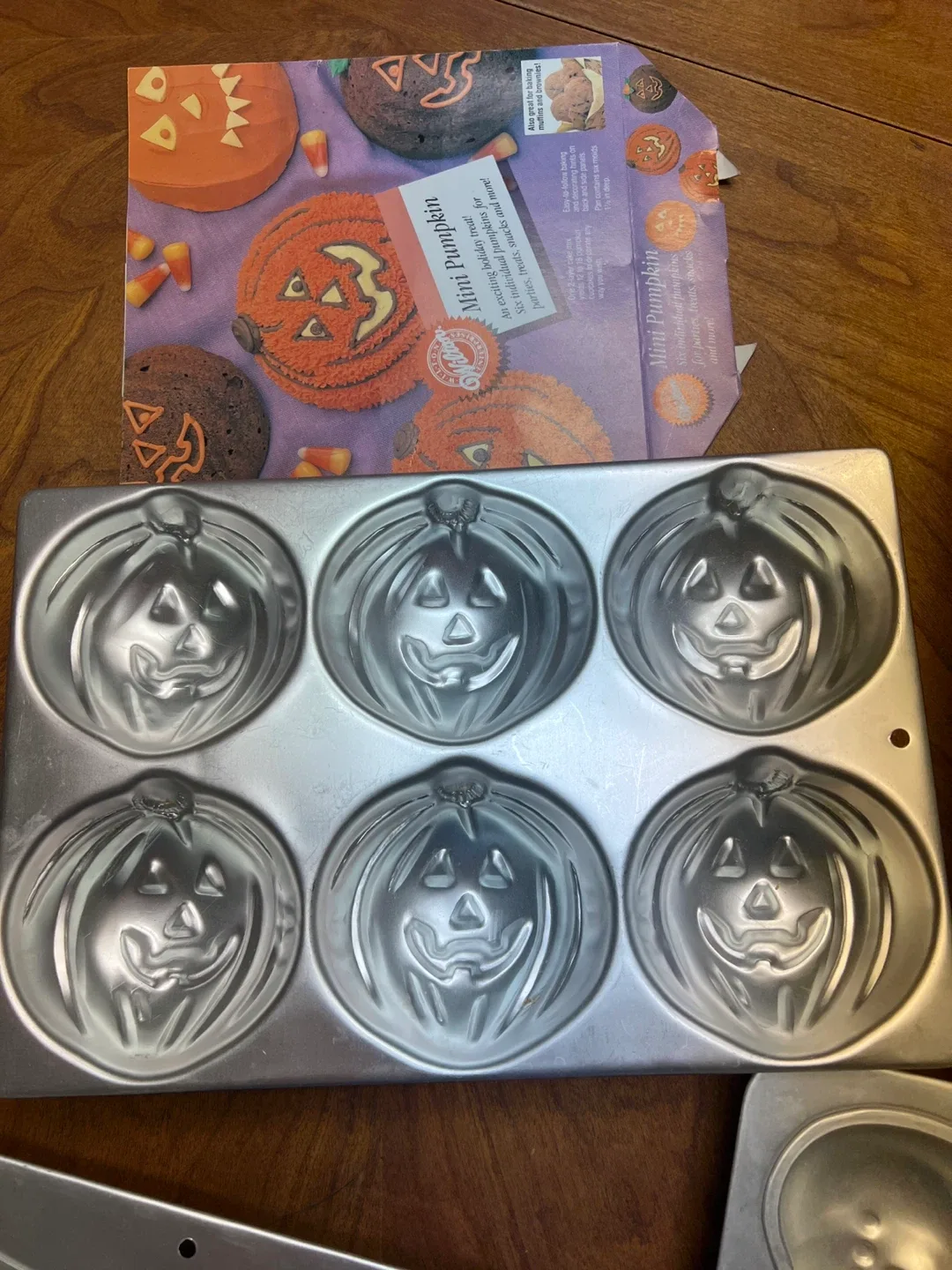 Halloween & Christmas Baking Pans image indicator(3)