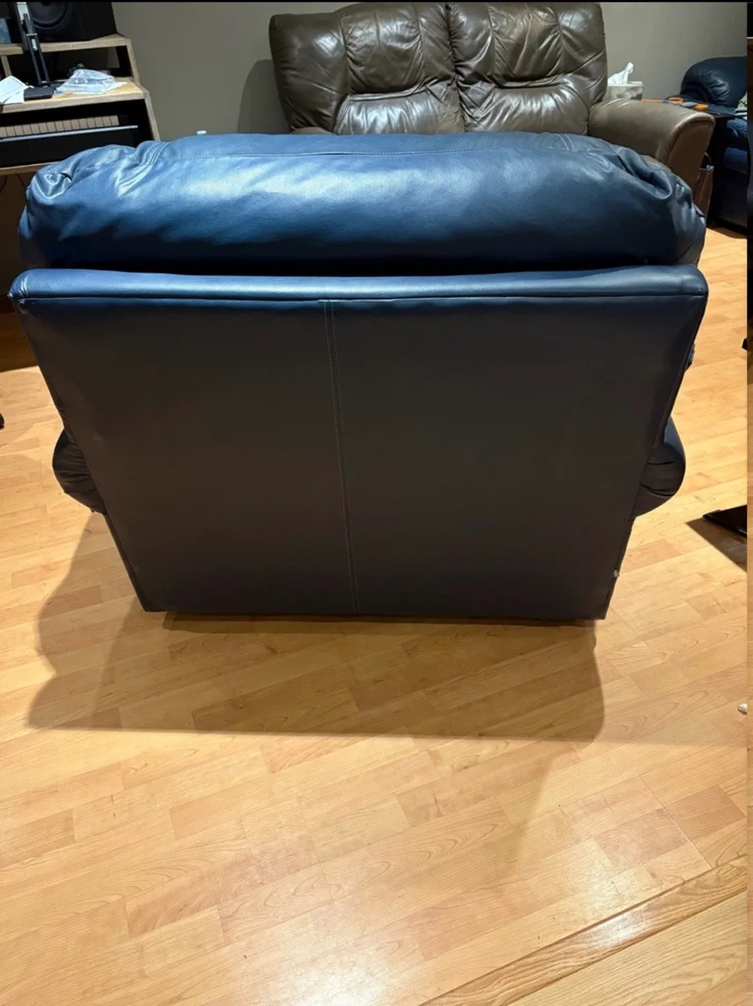 Blue Leather Armchair image indicator(5)