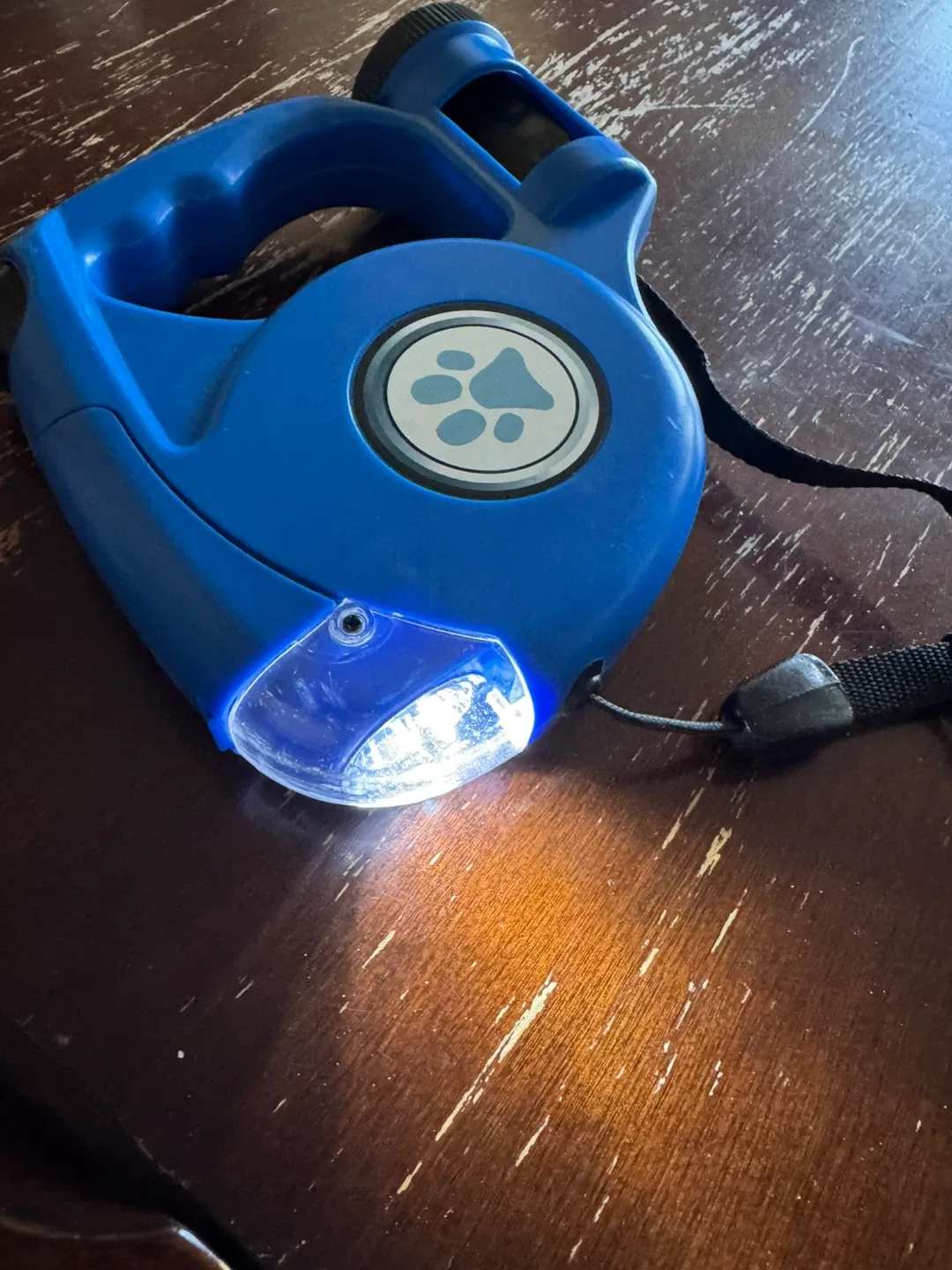 Retractable Dog Leash with Flashlight & Waste Bag image indicator(7)