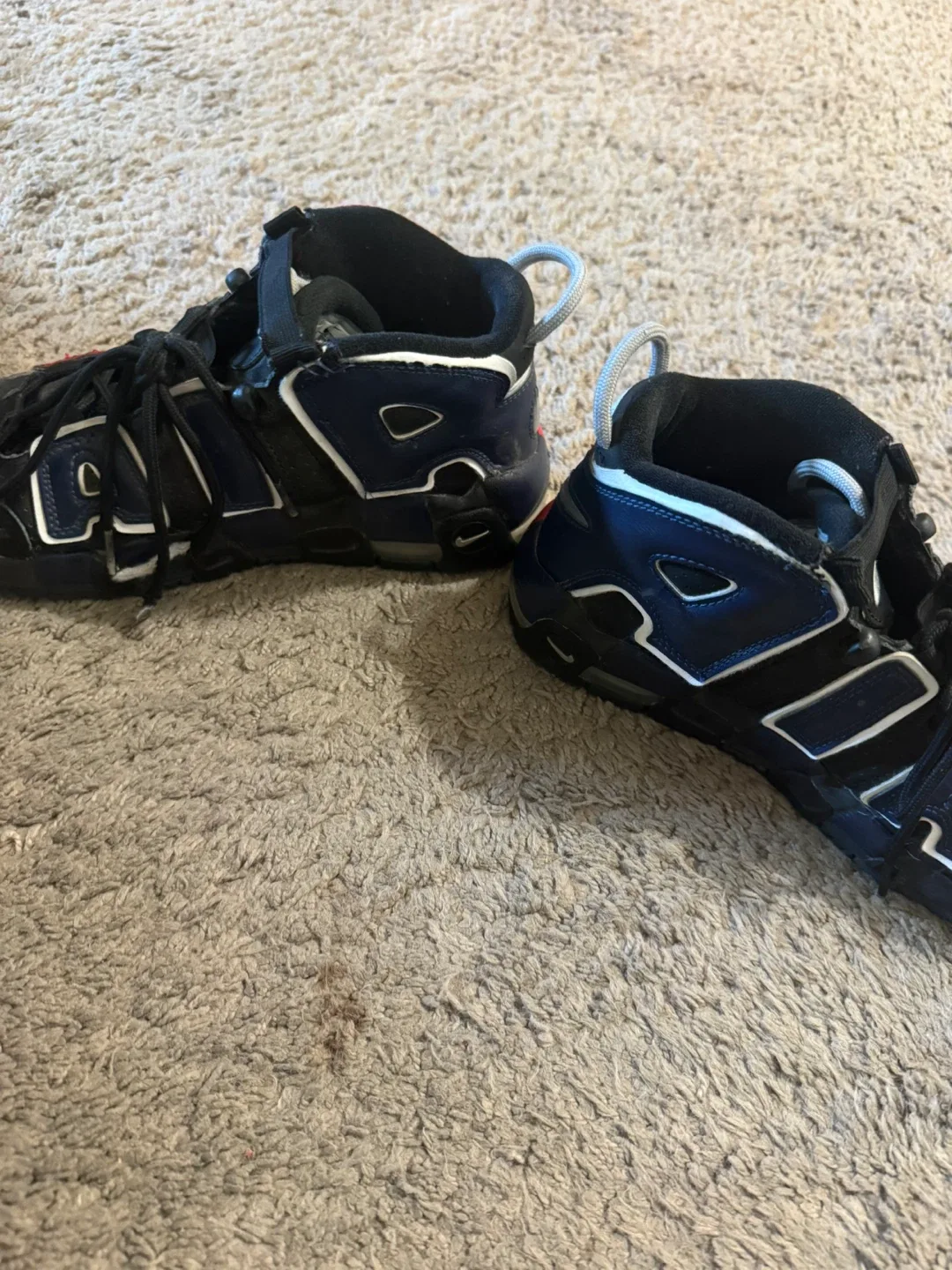 Nike Air More Uptempo Size 6.5Y image indicator(2)
