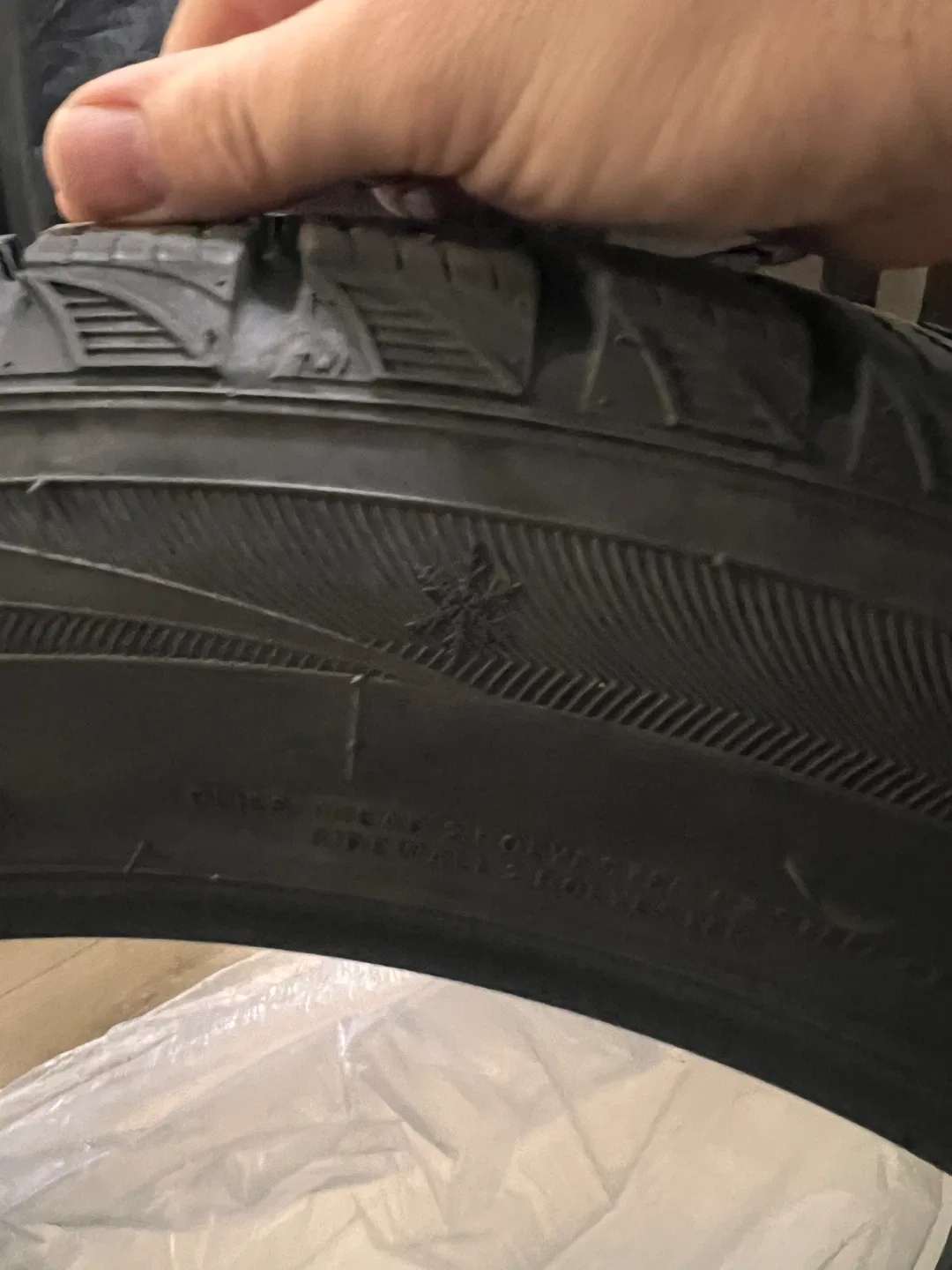 Ironman winter tire225/55R18 image indicator(3)