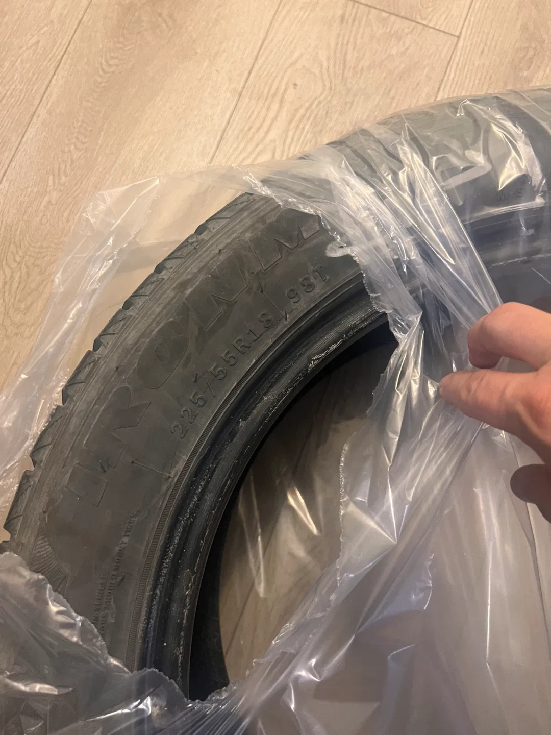 Ironman winter tire225/55R18 image indicator(2)