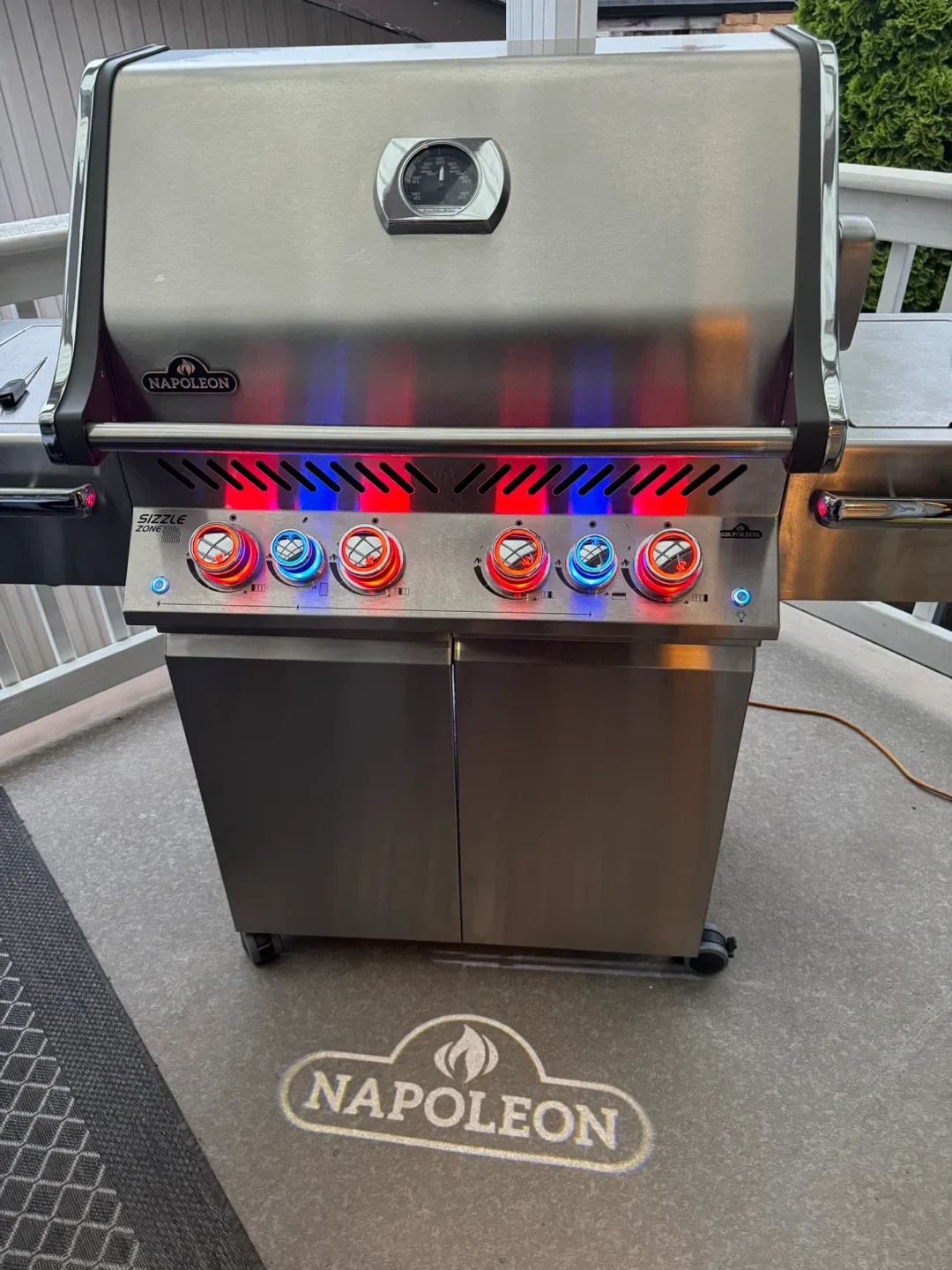 Napoleon BBQ Grill with Rotisserie image indicator(2)