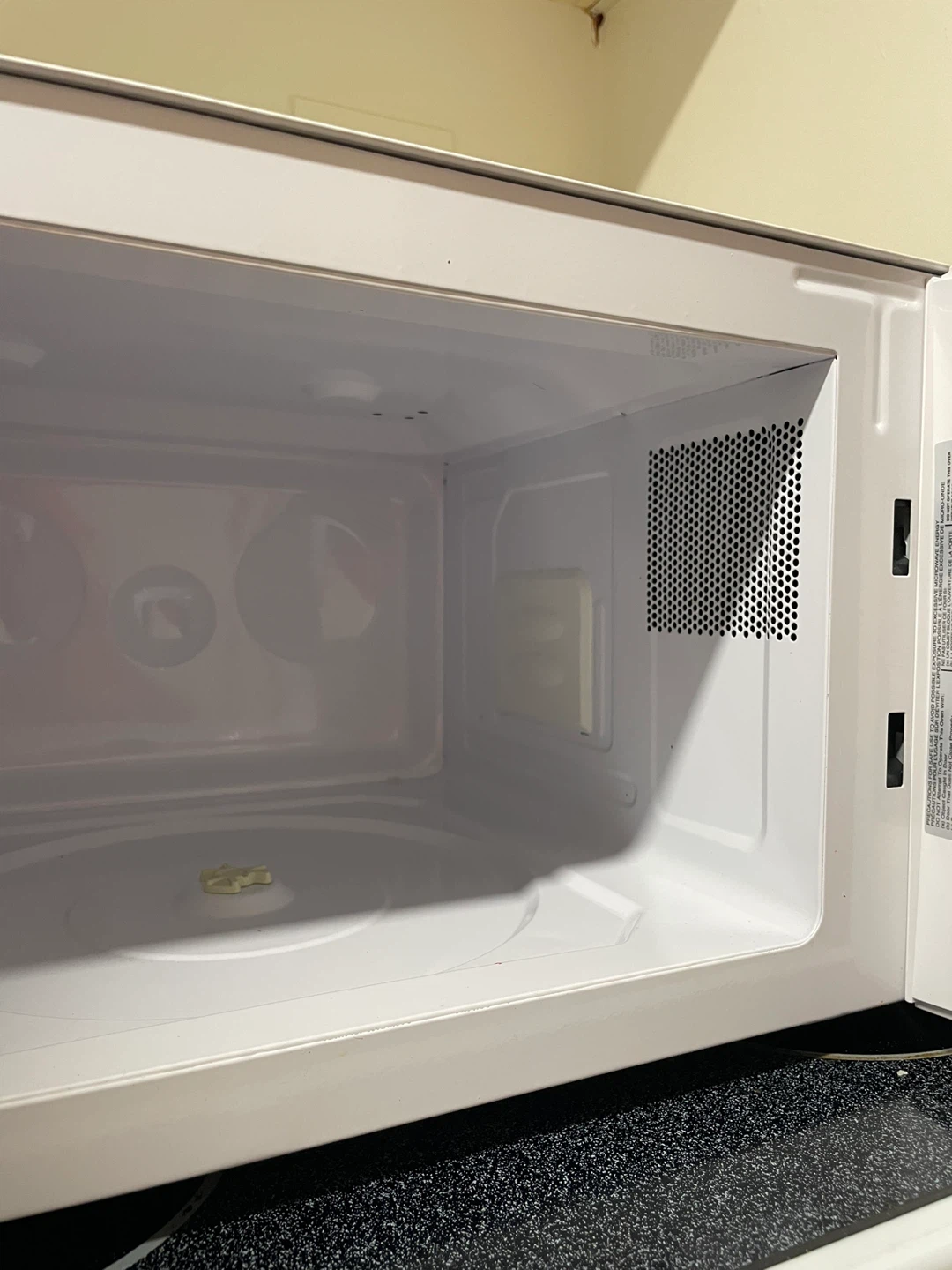 GE Turntable Microwave Oven - photo 4