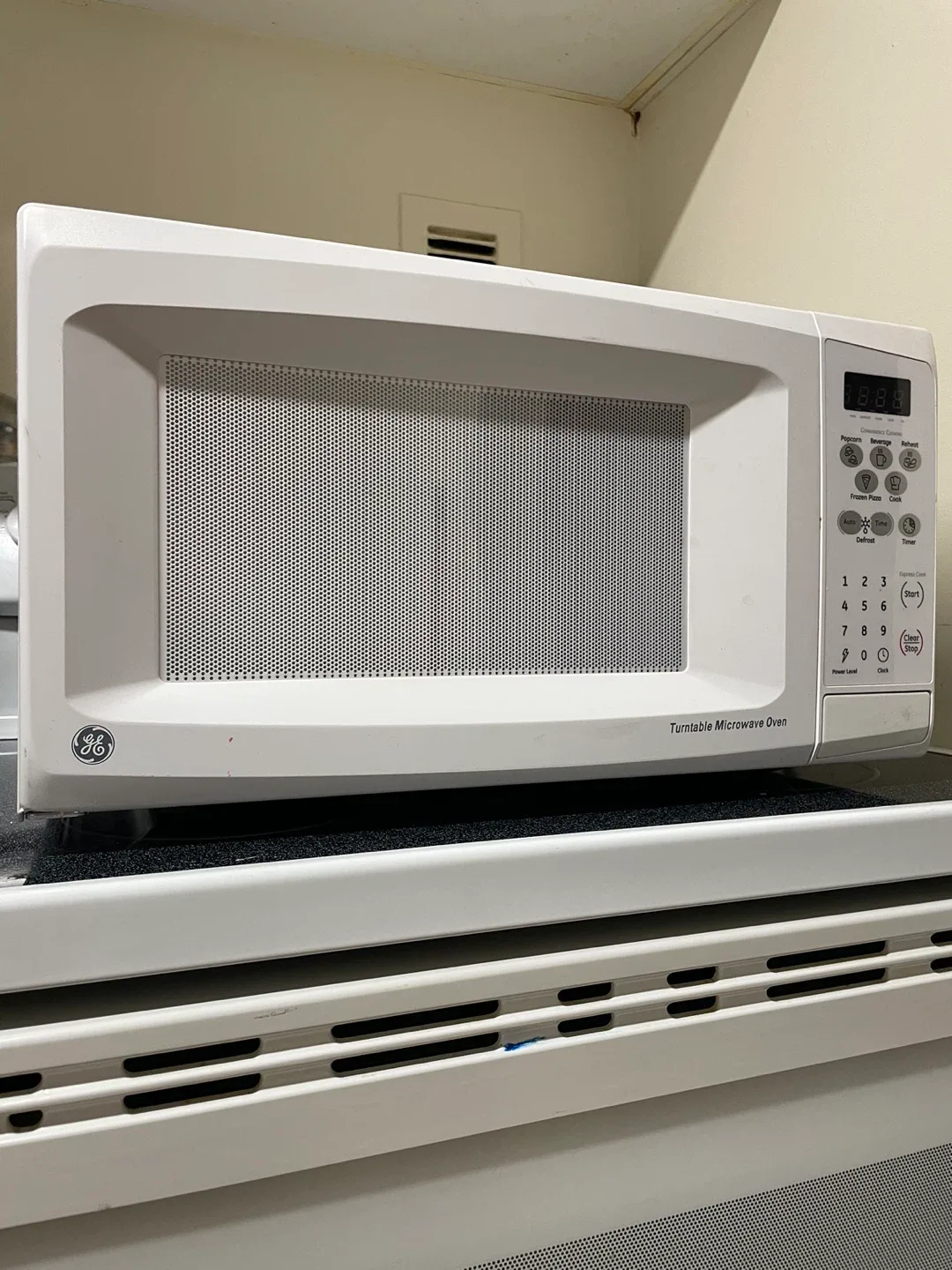 GE Turntable Microwave Oven