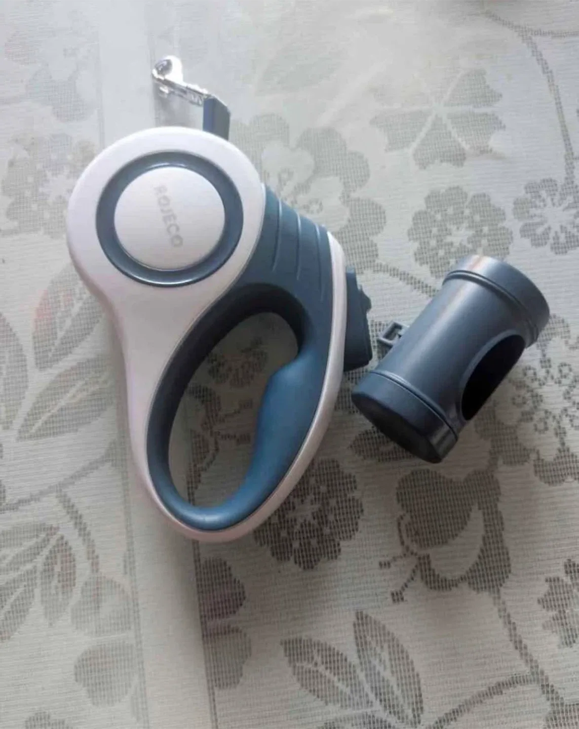 Rojeco Retractable Dog Leash with Waste Bag Dispenser image indicator(2)