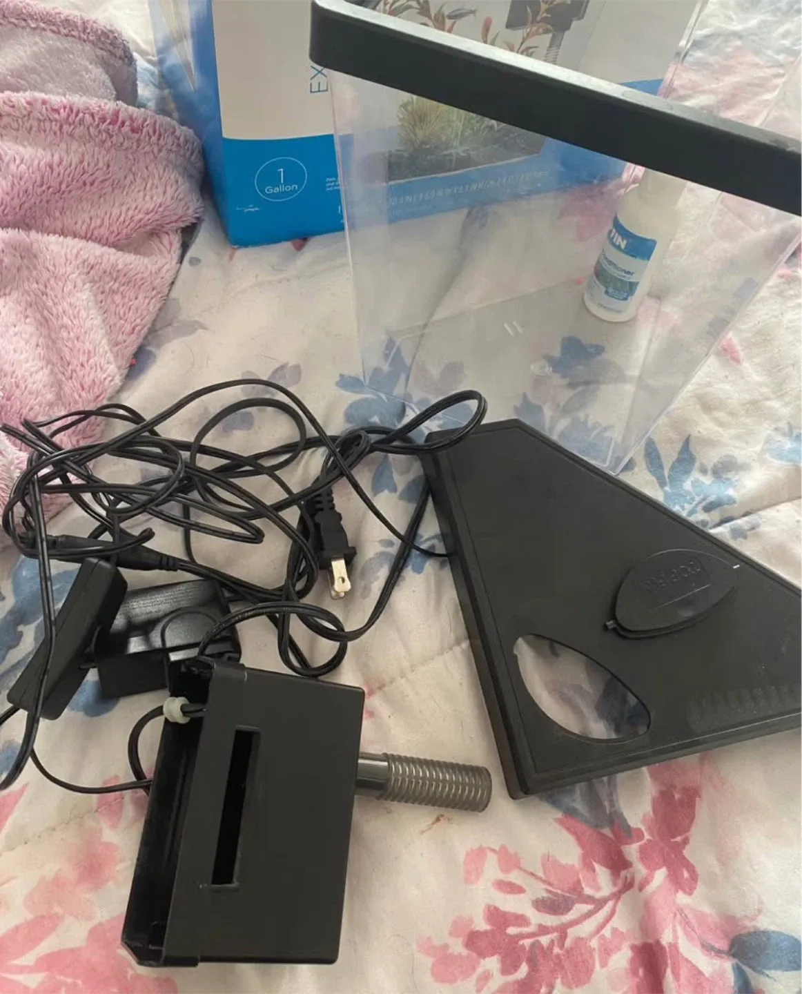 Top Fin Excite 1 Gallon Fish Tank image indicator(2)