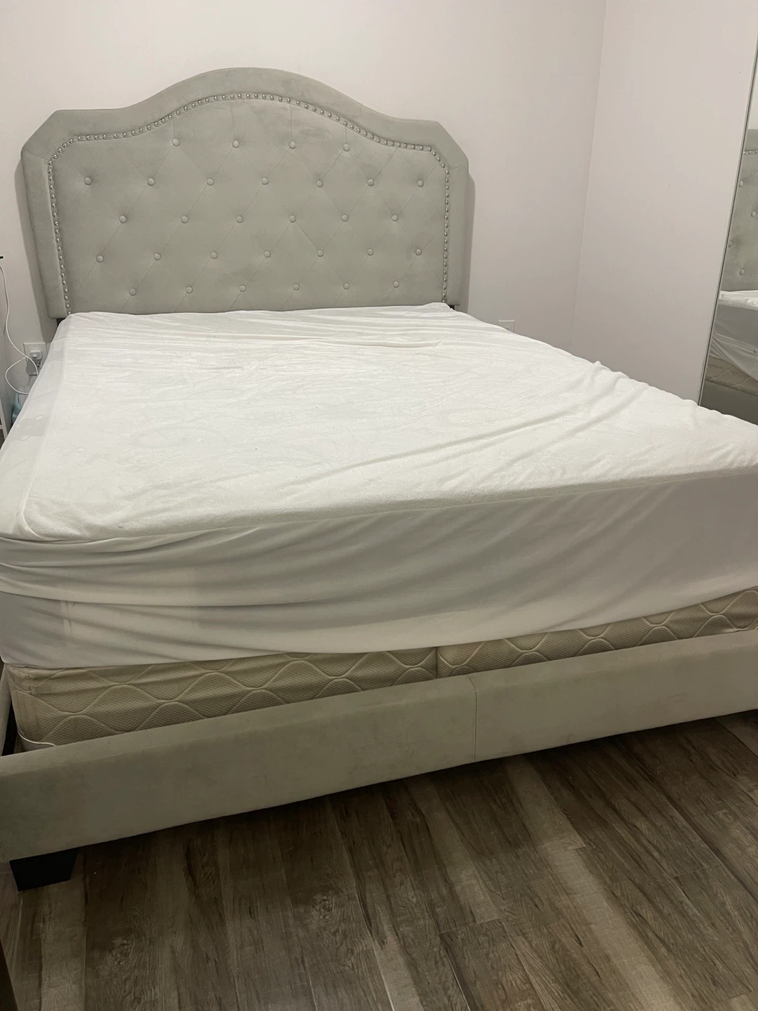 Queen size bed - photo 3