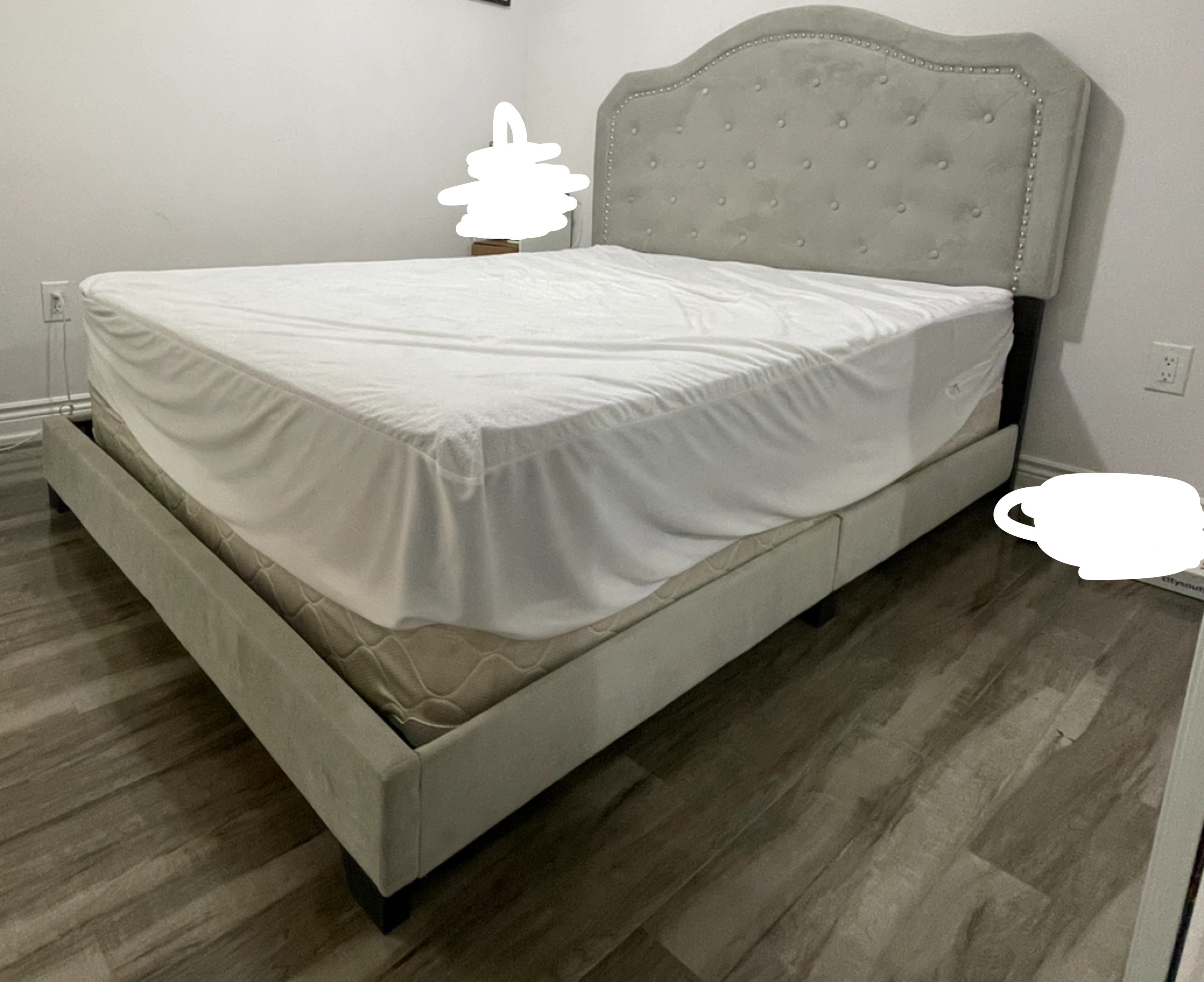 Queen size bed - photo 2