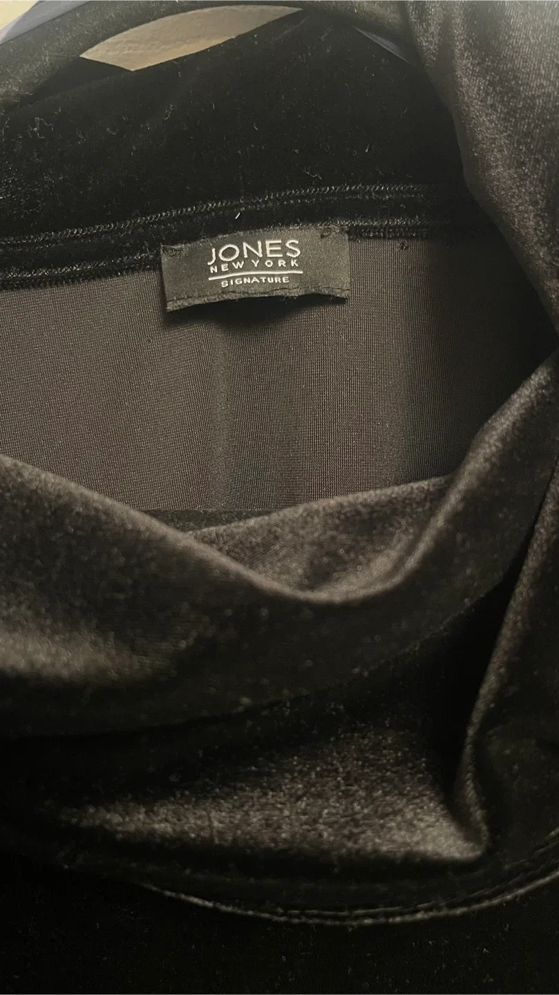 Jones New York Signature Black Velvet Top image indicator(2)
