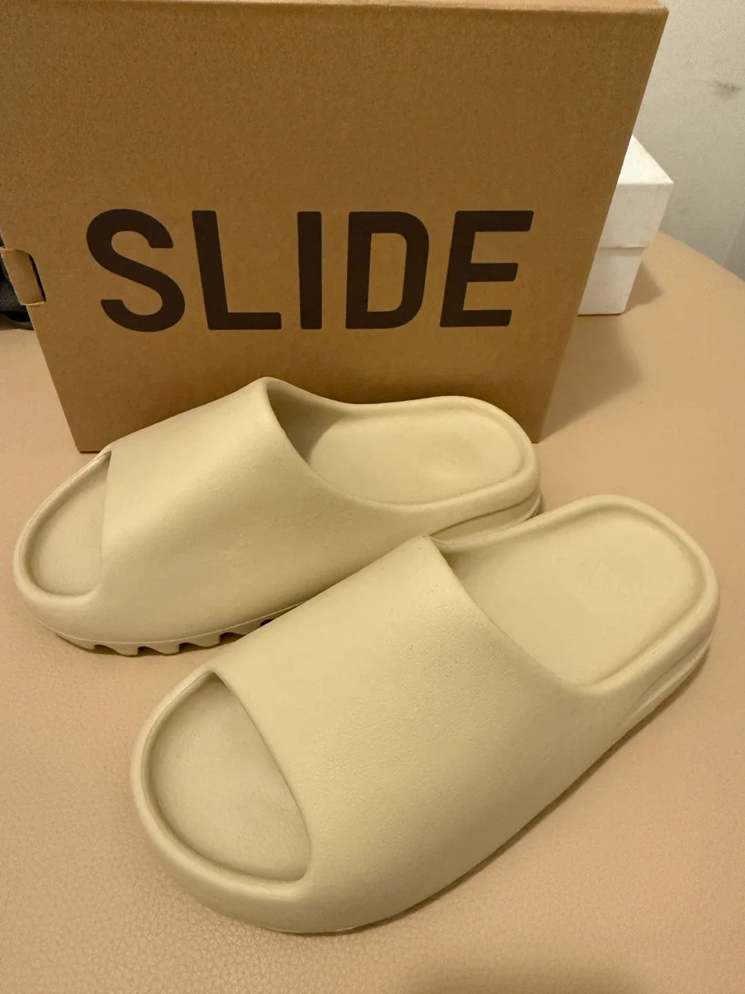 Adidas Yeezy Slide thumbnail