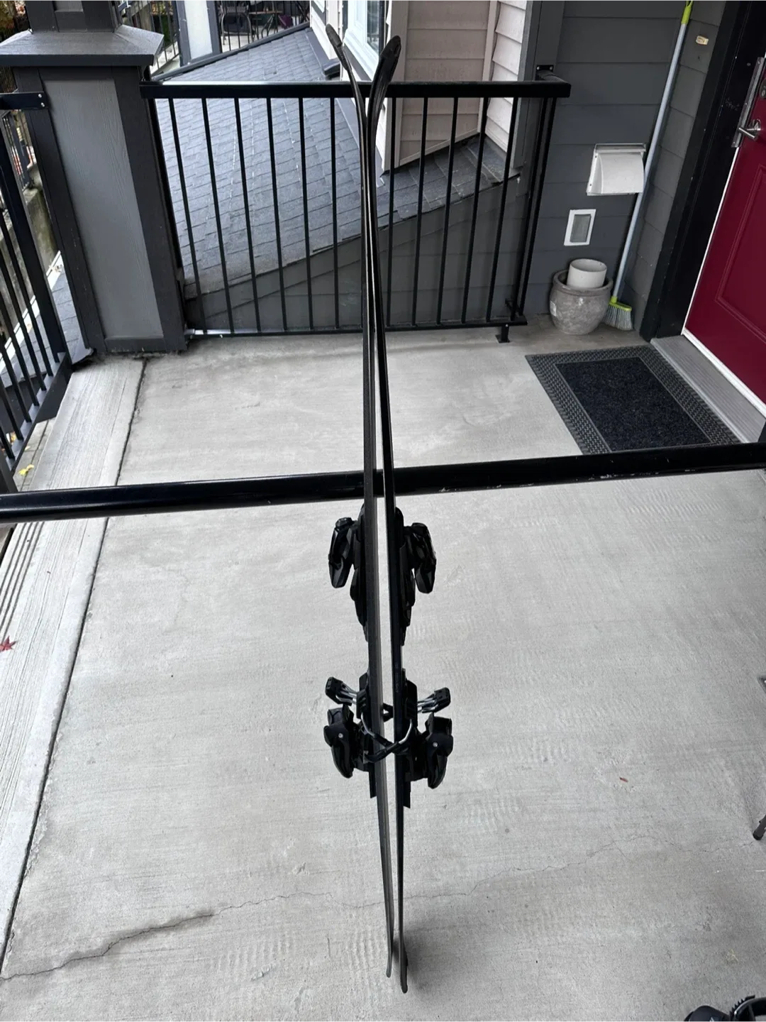 Volkl Skis & K2 Ski Boots image indicator(2)