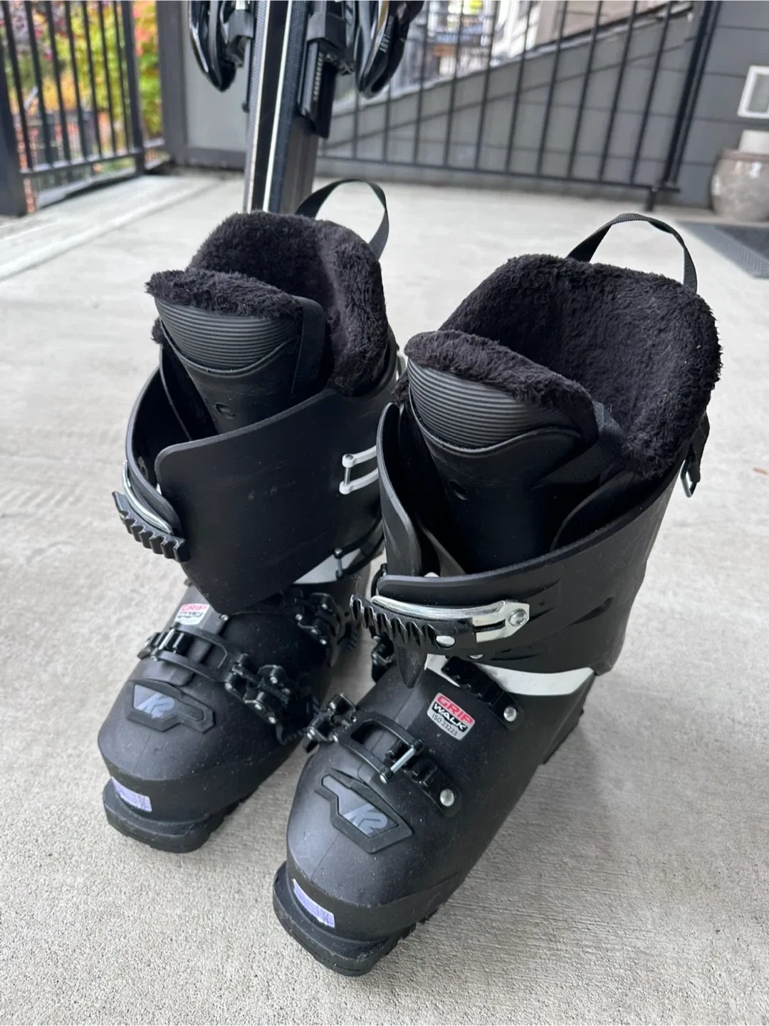 Volkl Skis & K2 Ski Boots image indicator(3)