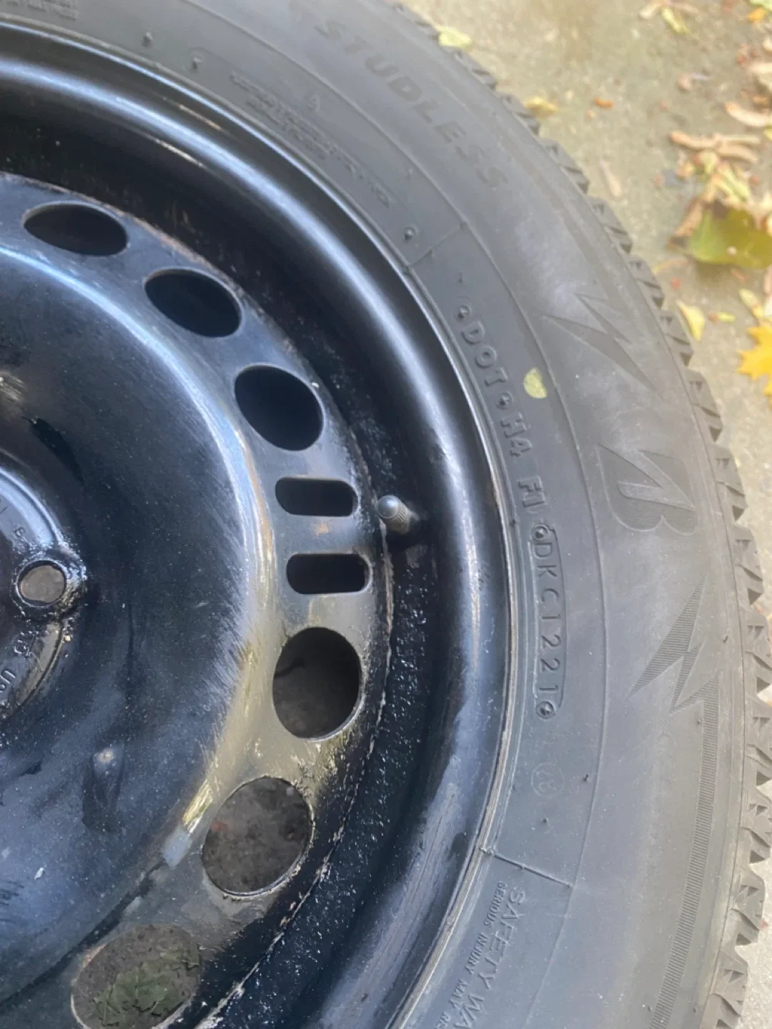 4 Bridgestone Blizzak WS90 Winter Tires 215/60R16 image indicator(7)