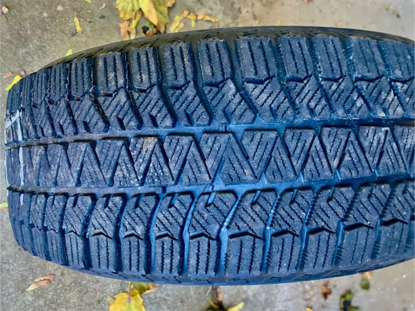 4 Bridgestone Blizzak WS90 Winter Tires 215/60R16 image indicator(4)