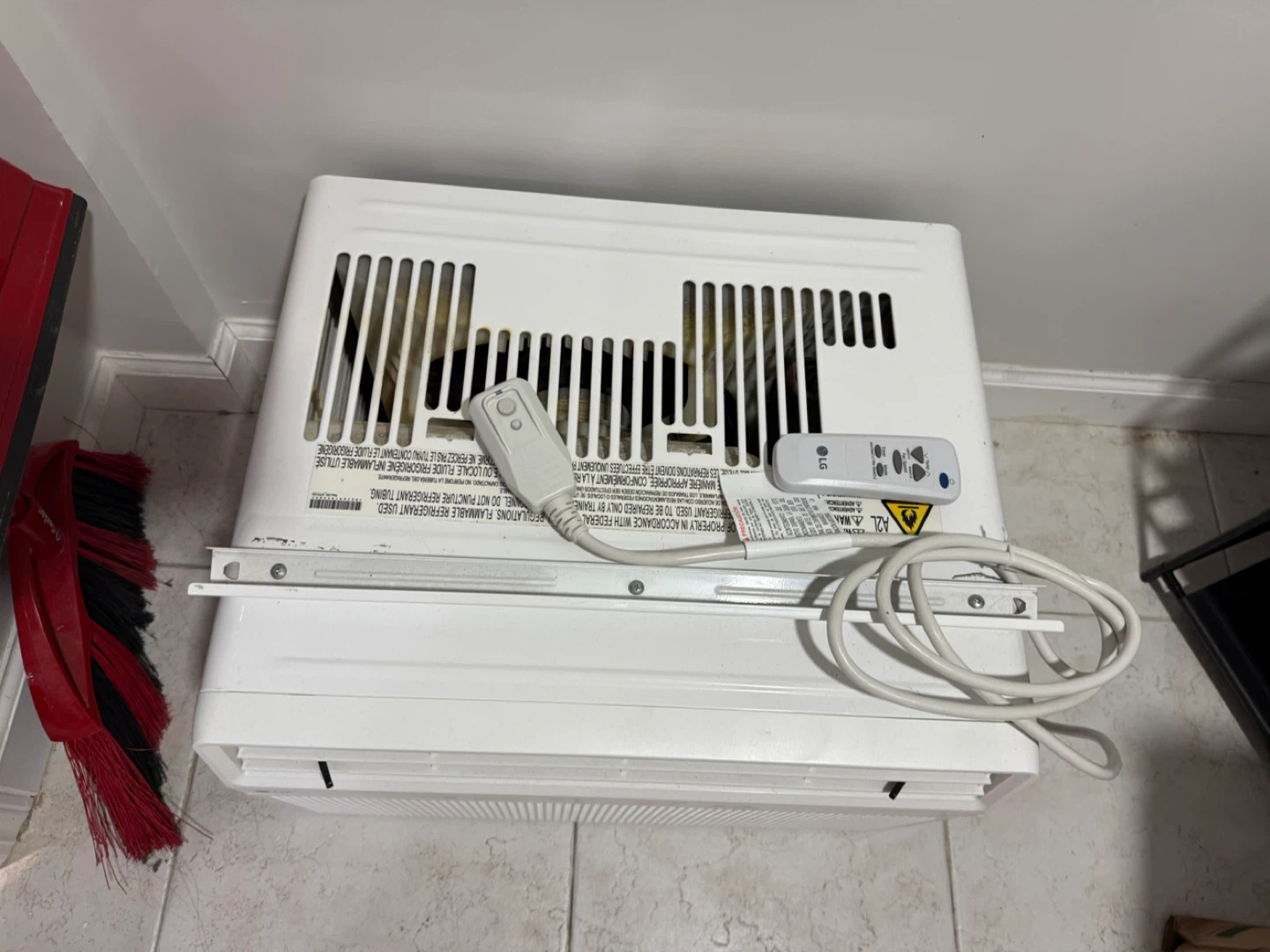 LG LW1025RSMX Window Air Conditioner - photo 2