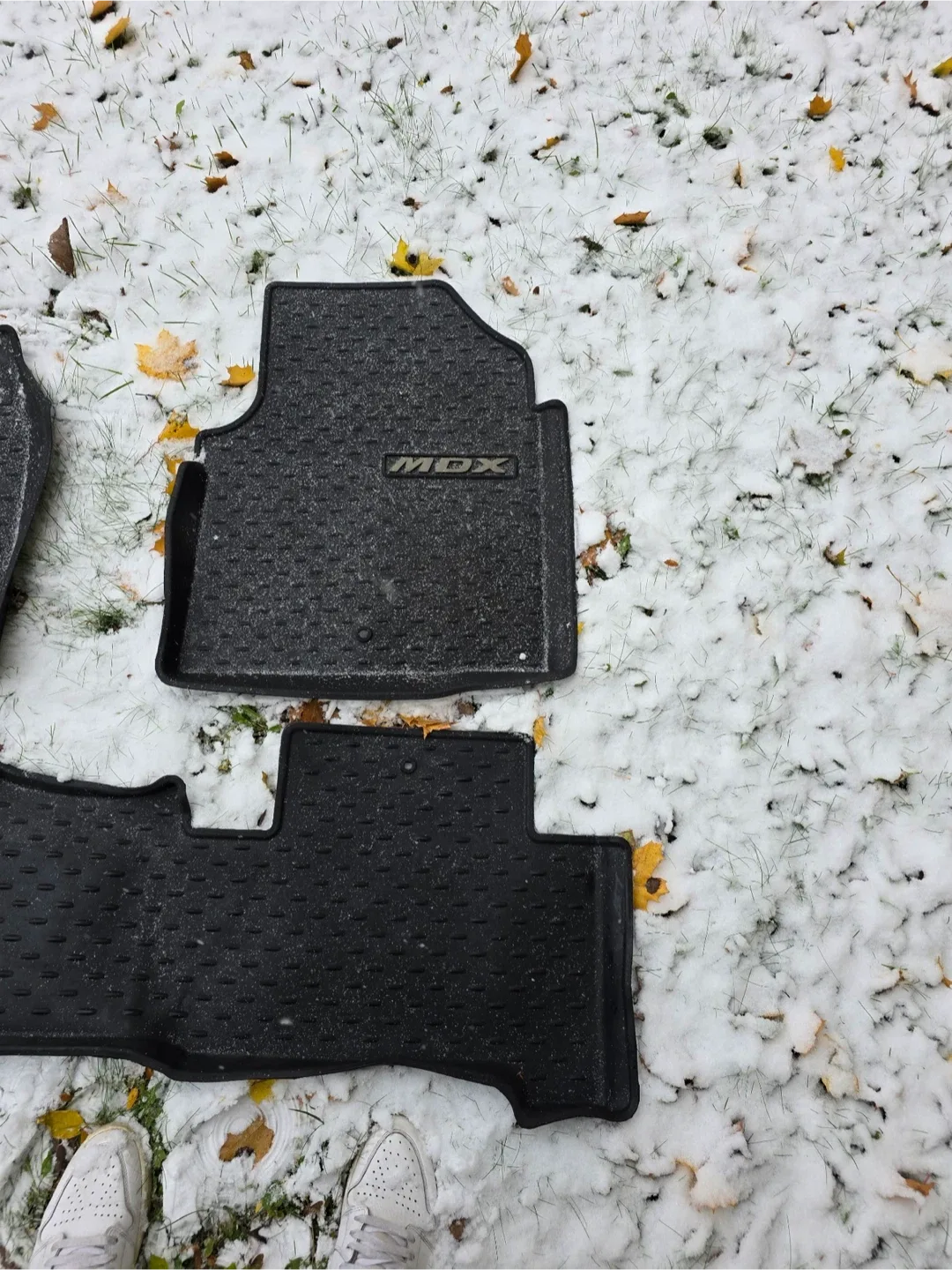 Acura MDX Floor Mats - Black image indicator(3)