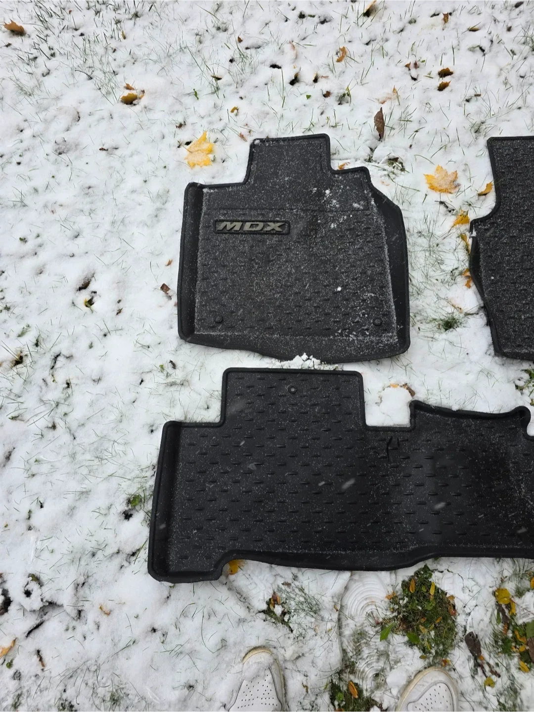 Acura MDX Floor Mats - Black image indicator(2)