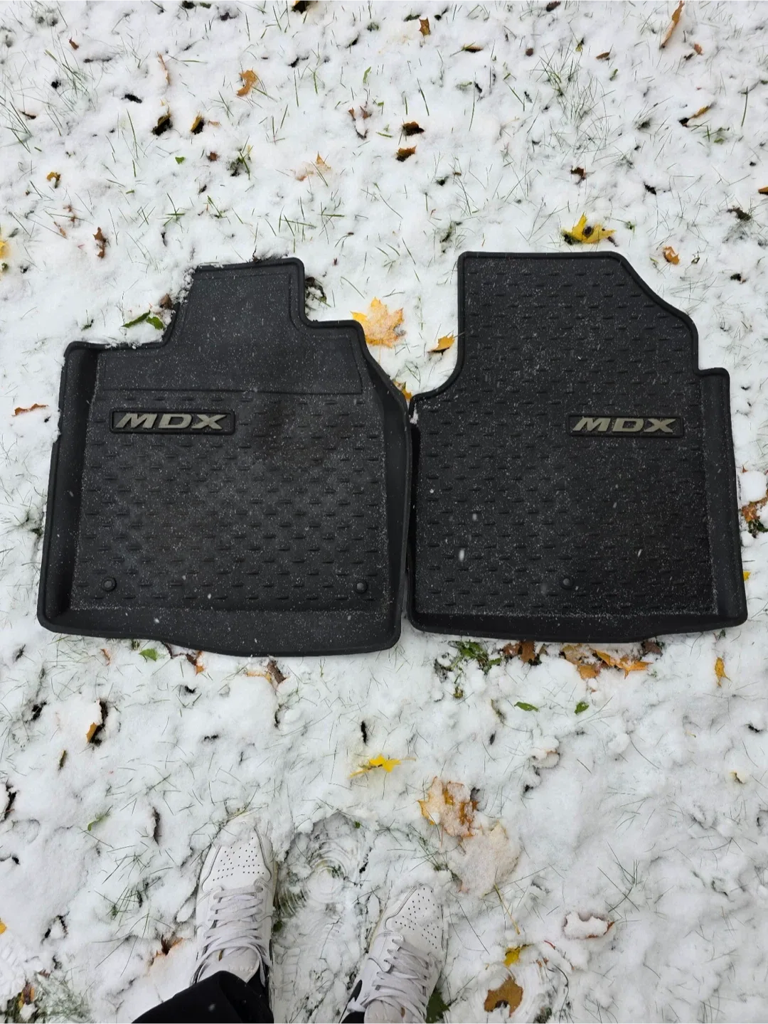 Acura MDX Floor Mats - Black image indicator(4)