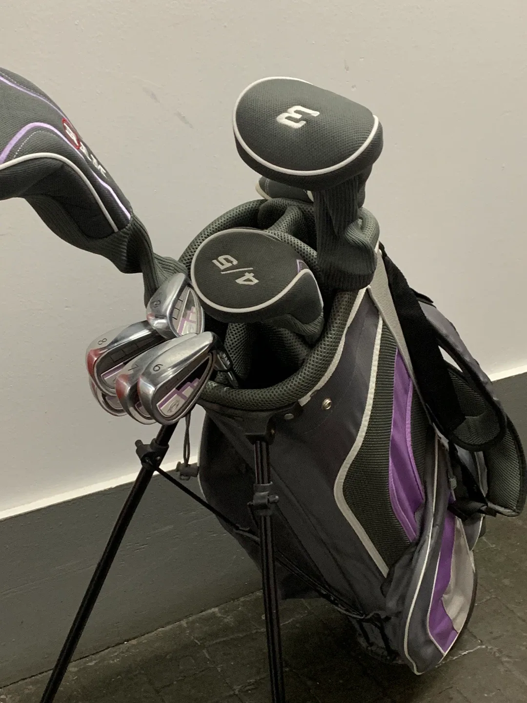 Boys junior and Female R/H Golf Clubs New!!! image indicator(5)