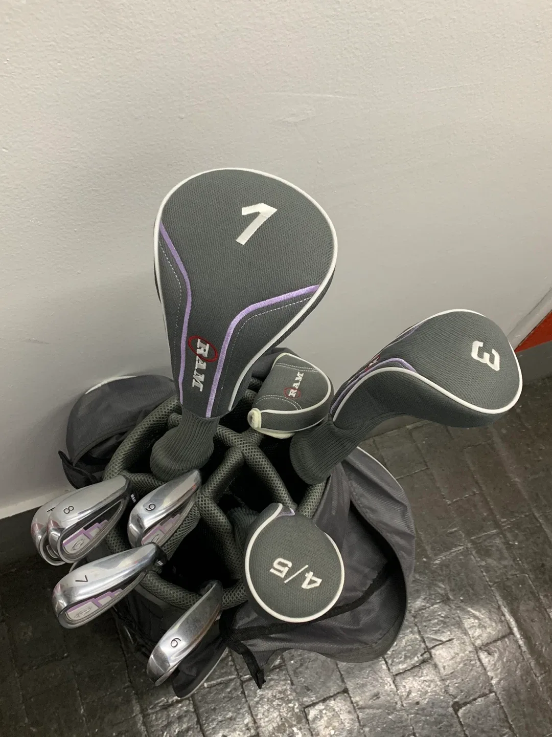 Boys junior and Female R/H Golf Clubs New!!! image indicator(6)