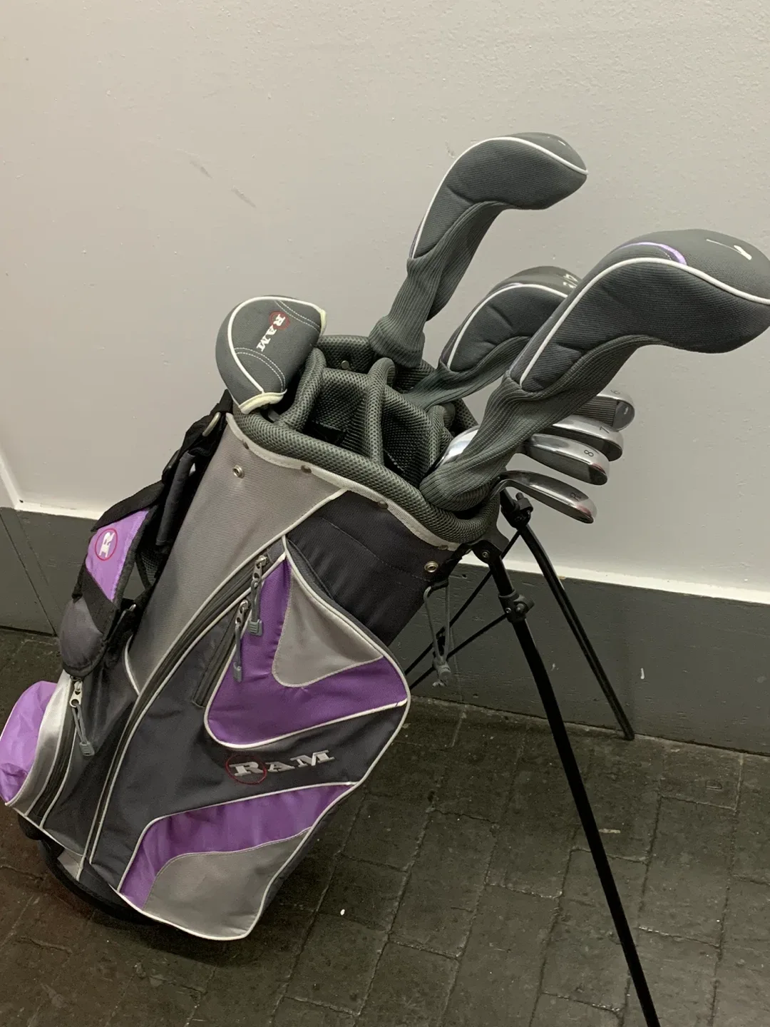 Boys junior and Female R/H Golf Clubs New!!! image indicator(4)