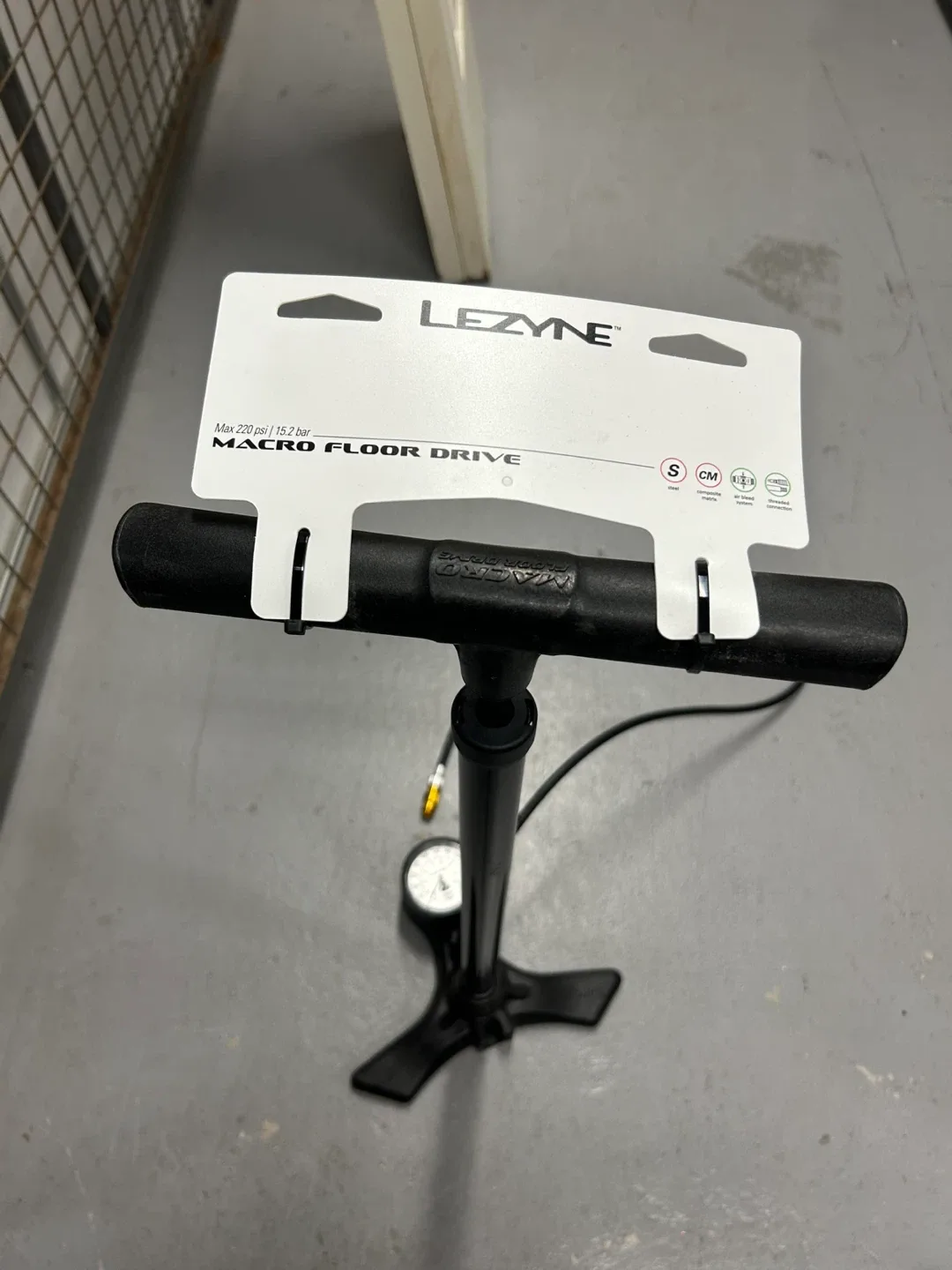 Lezyne Macro Floor Drive Bike Pump thumbnail