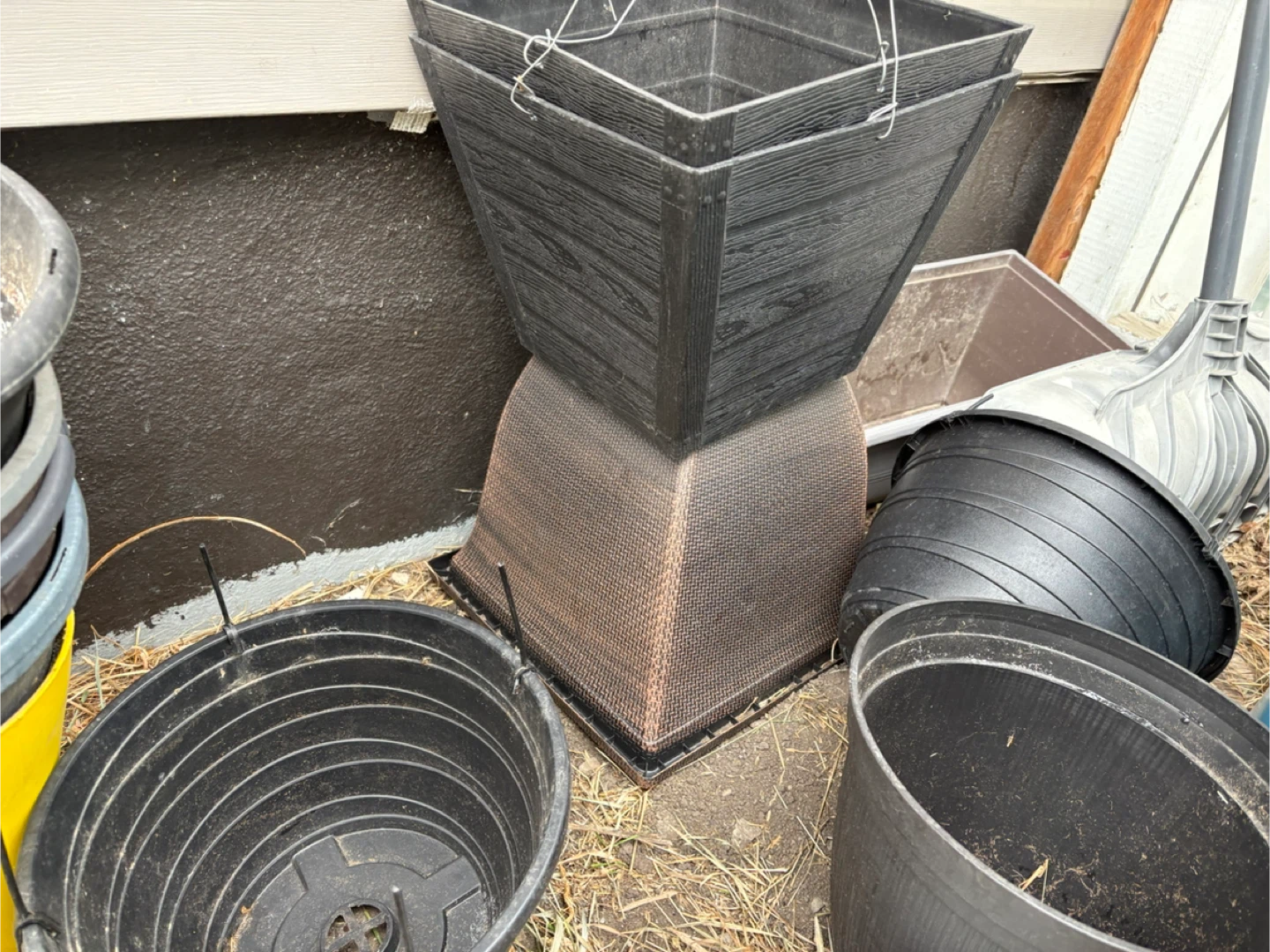 Assorted Used Plastic Plant Pots more than 20 amounts - photo 4
