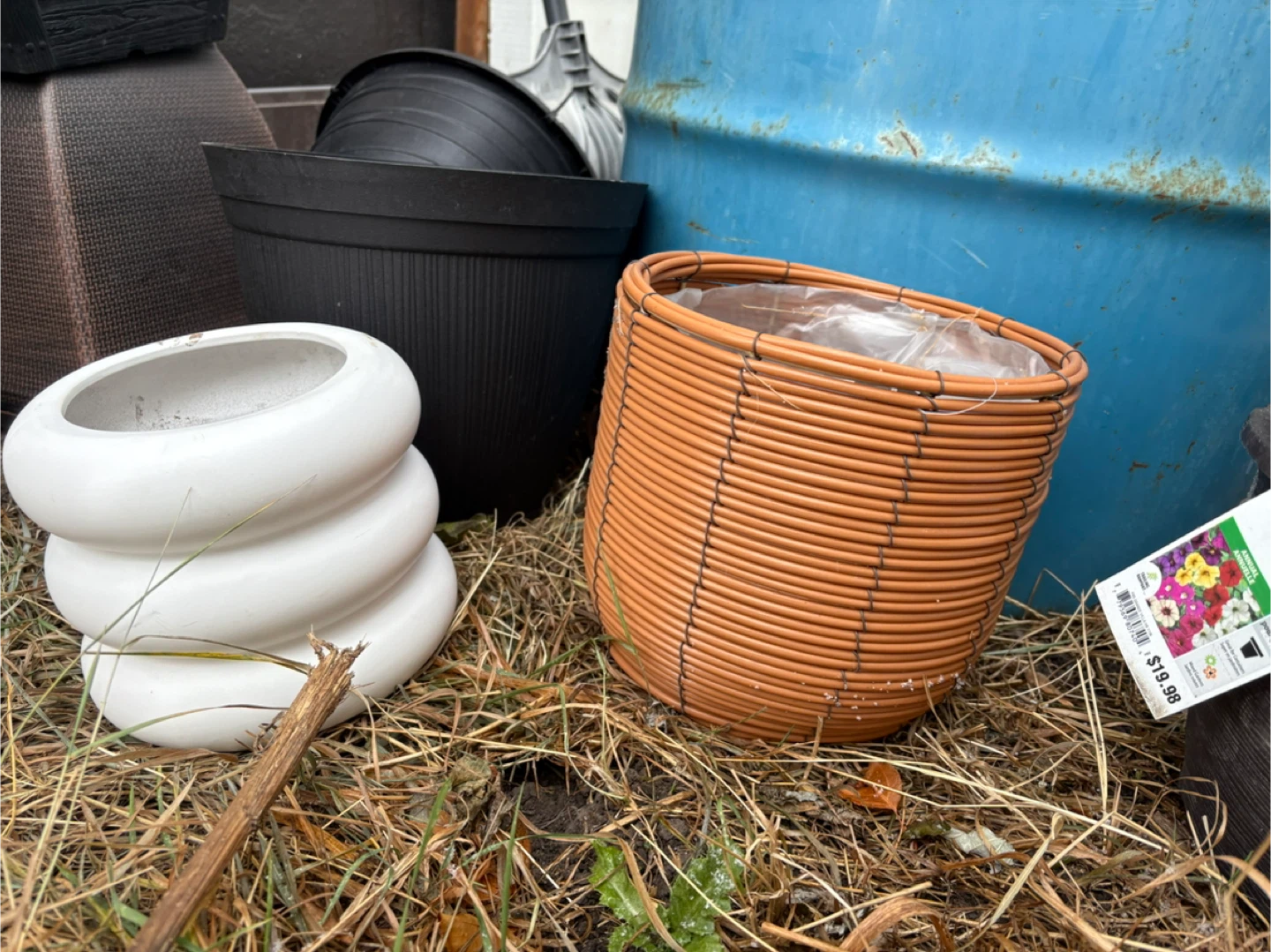 Assorted Used Plastic Plant Pots more than 20 amounts - photo 2