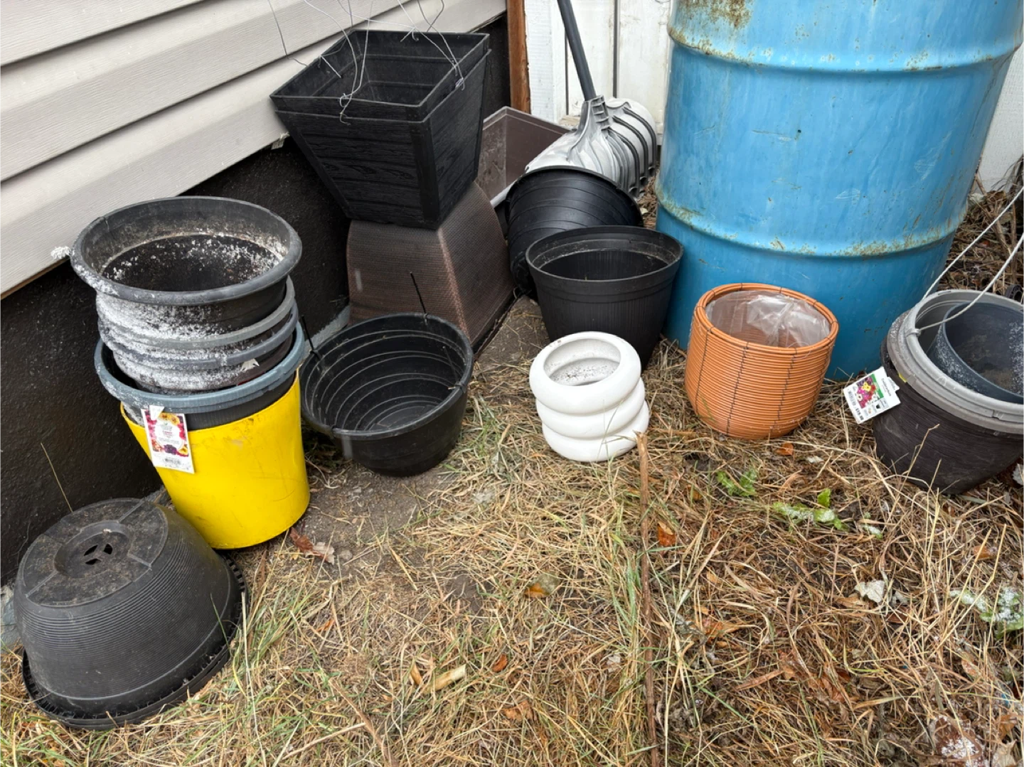 Assorted Used Plastic Plant Pots more than 20 amounts