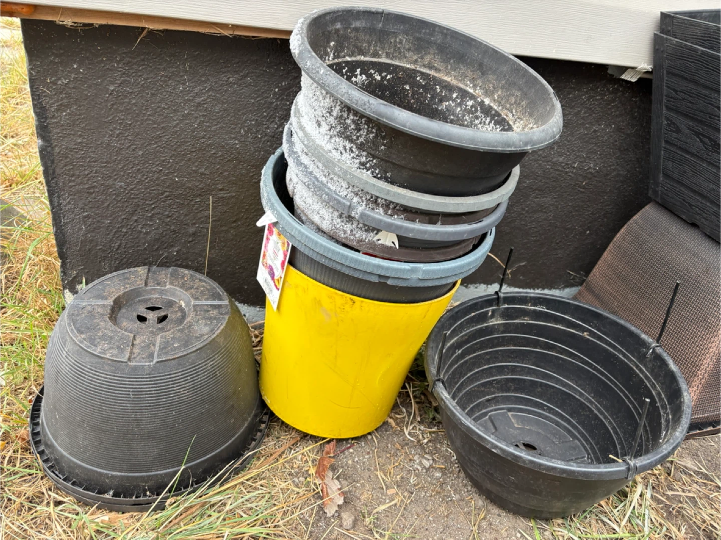 Assorted Used Plastic Plant Pots more than 20 amounts - photo 5