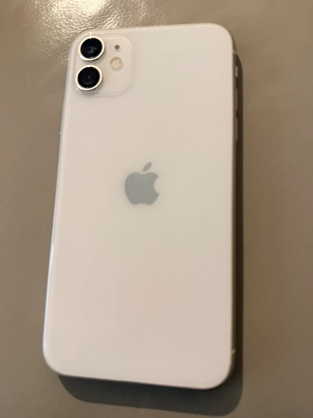 Apple iPhone 11 - White image indicator(2)