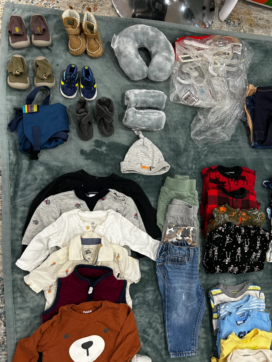 Lot of clothes for a child from 3-9 months - photo 2