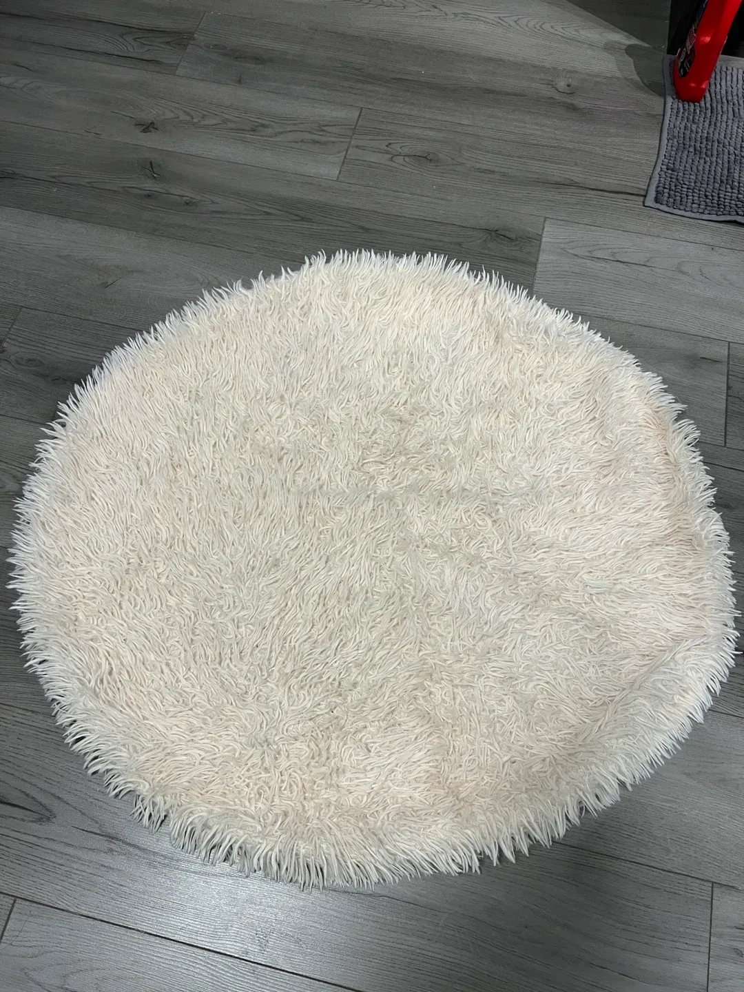 Round White Shag Rug