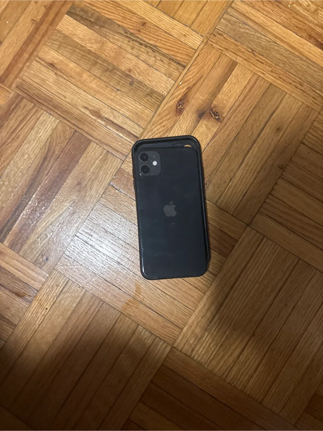 iPhone 11 - Black image indicator(2)