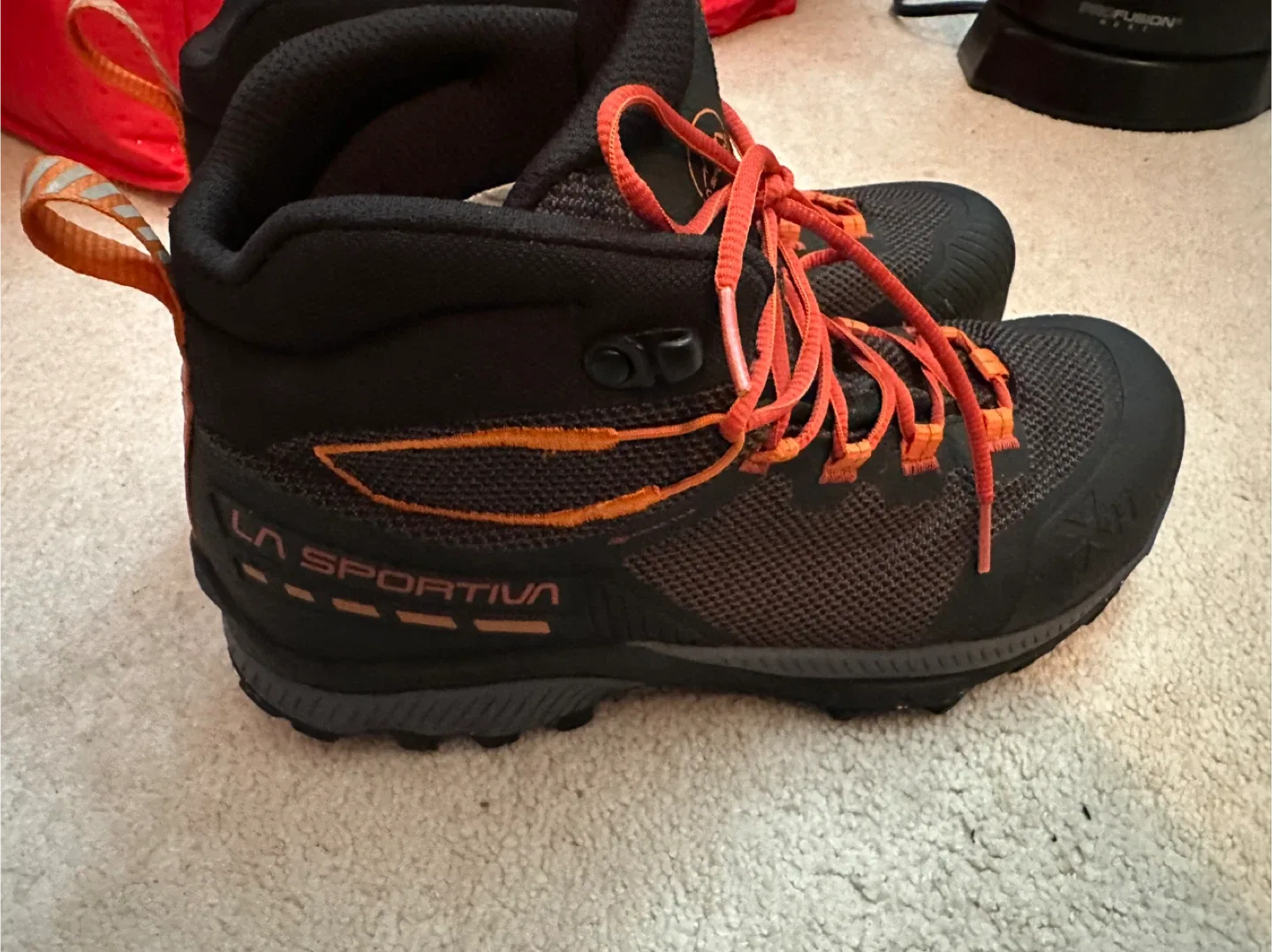La Sportiva Ultra Raptor II Mid GTX Hiking Boots - Black image indicator(3)
