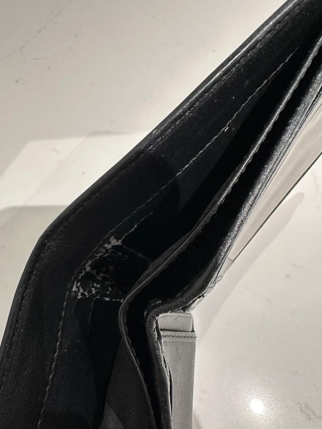 Gucci Black Leather Wallet image indicator(4)