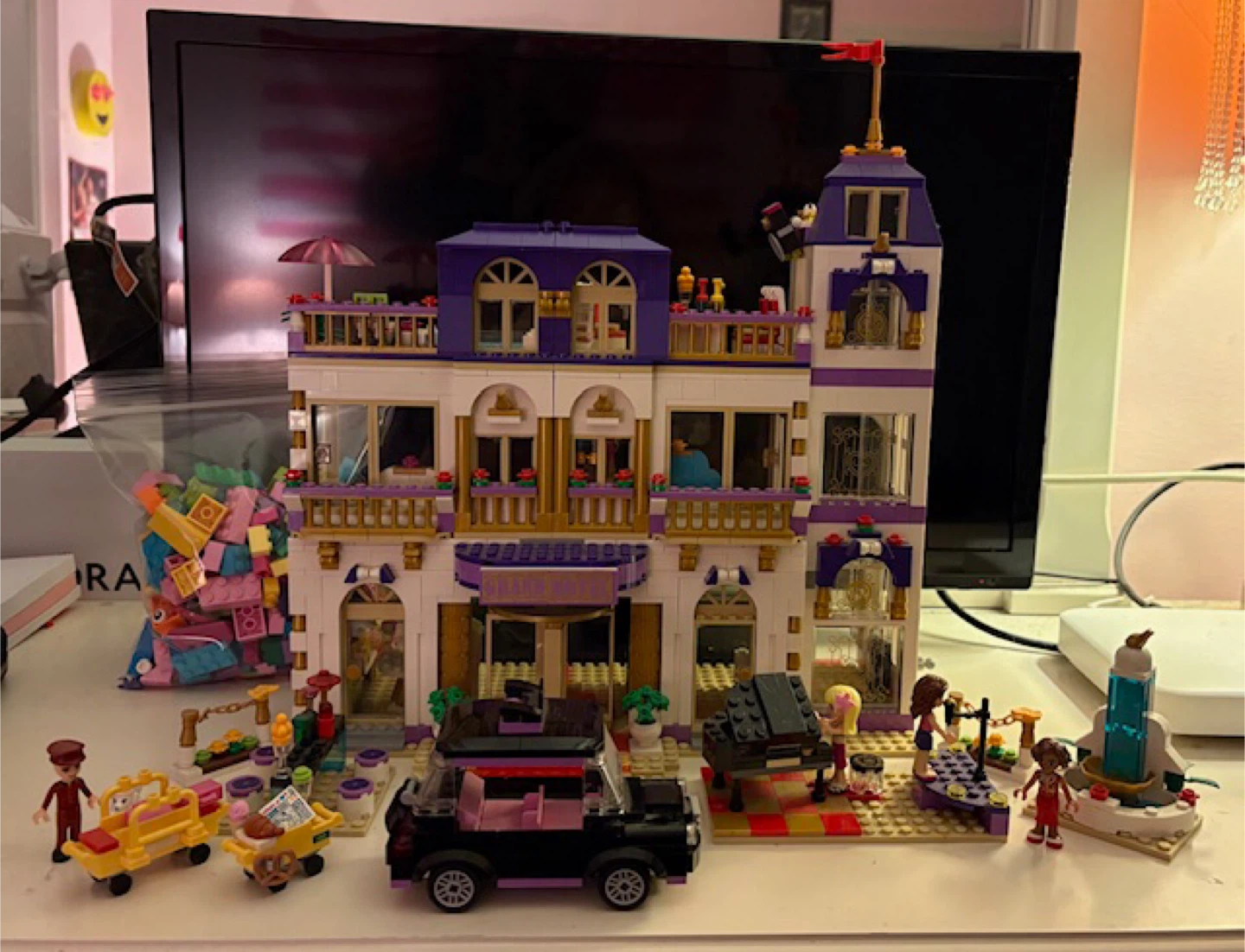 🤩LEGO Friends 41101 Heartlake Grand Hotel - Ages 8-12
