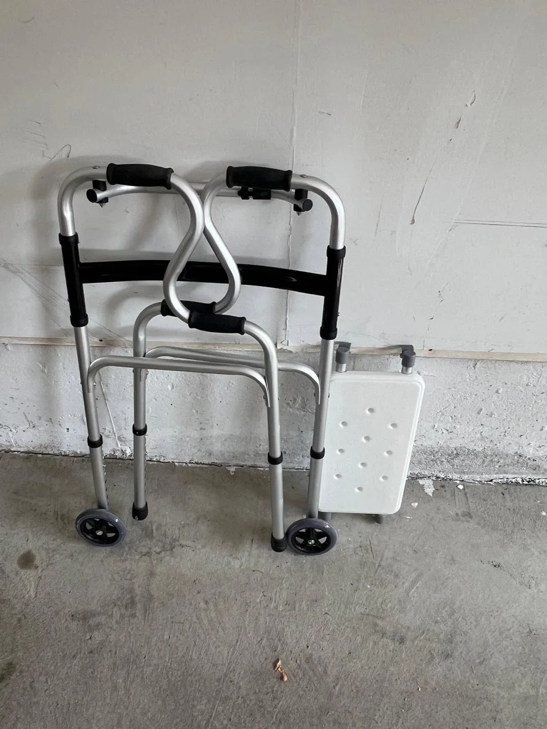 Rolling Walker with Seat image indicator(2)