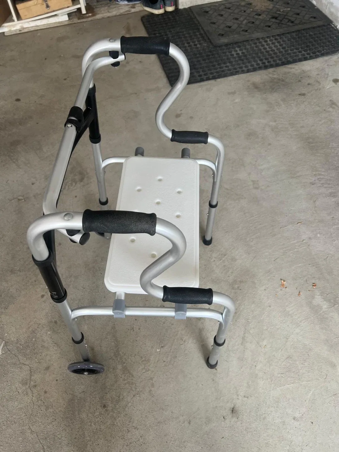 Rolling Walker with Seat image indicator(3)
