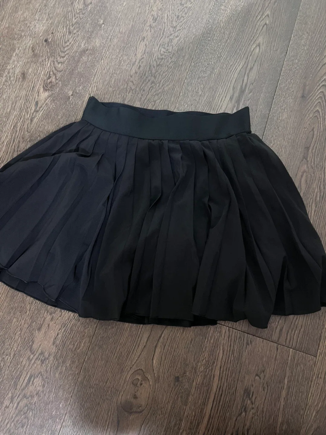 Tna action- Black Pleated Skirt - XS