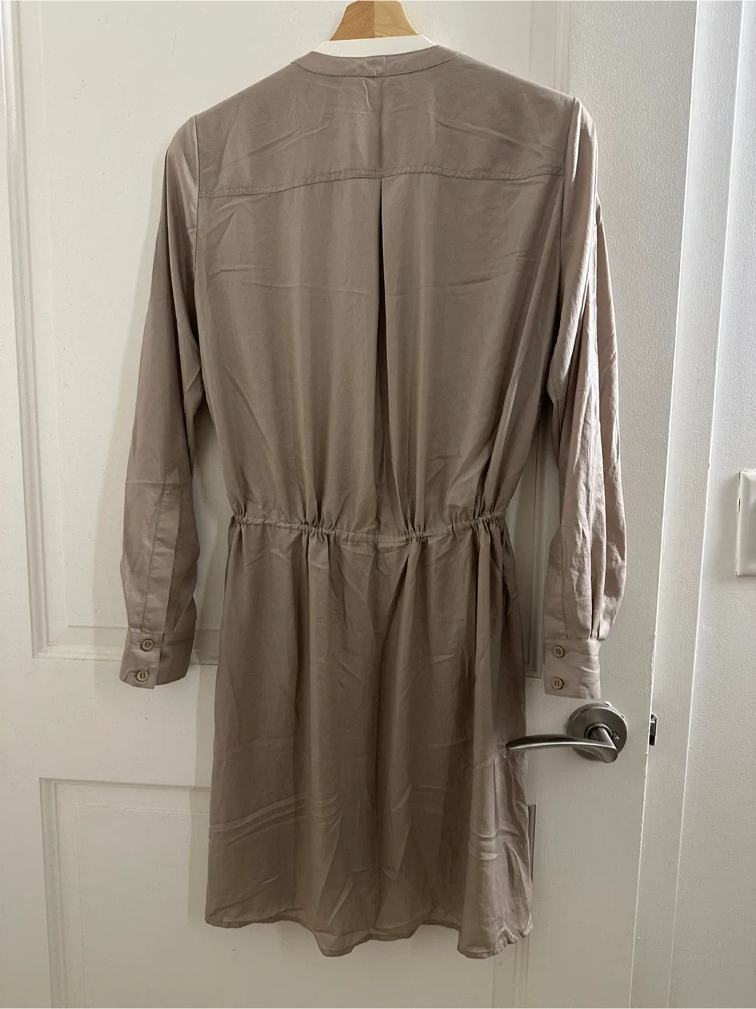 BCBGMAXAZRIA Beige Dress - Size S image indicator(3)