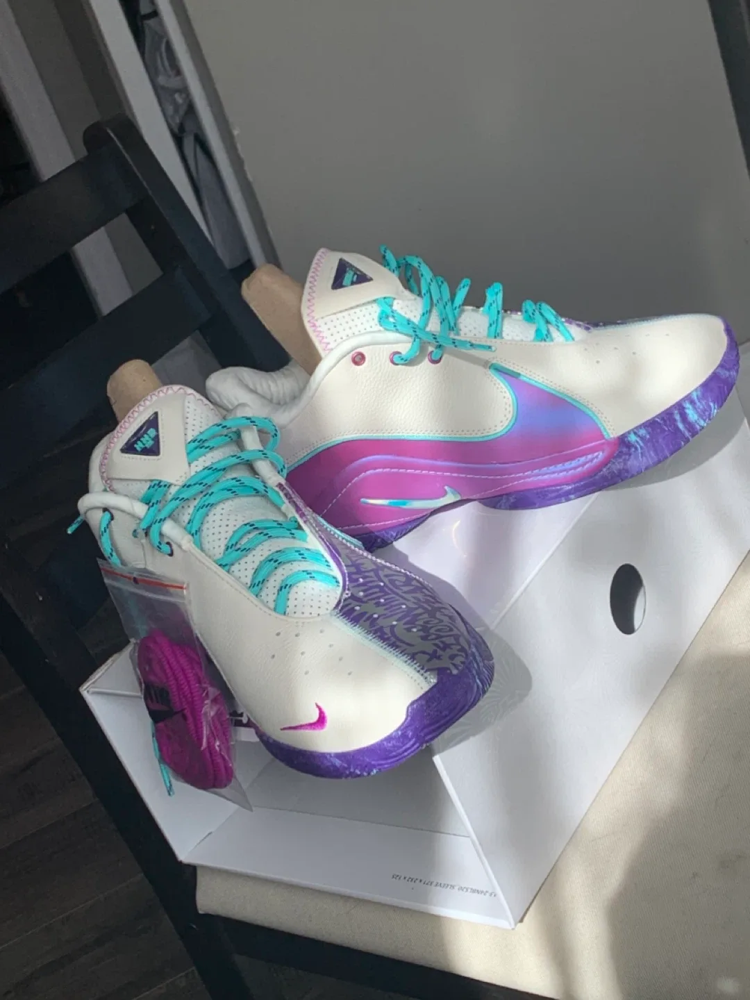 Nike LeBron XXI Soft Pearl Hyper Turq Size 10.5 image indicator(3)