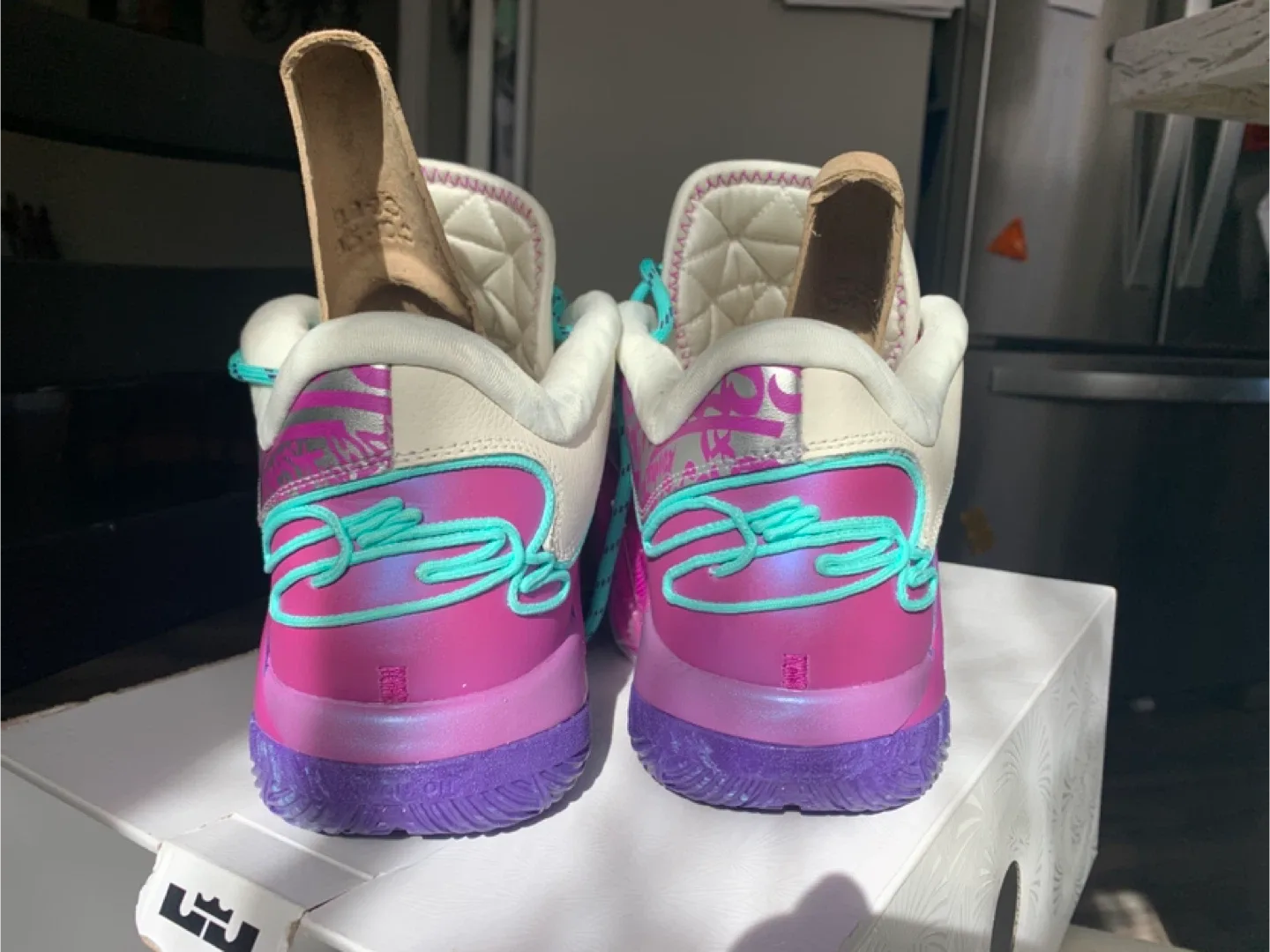 Nike LeBron XXI Soft Pearl Hyper Turq Size 10.5 image indicator(8)