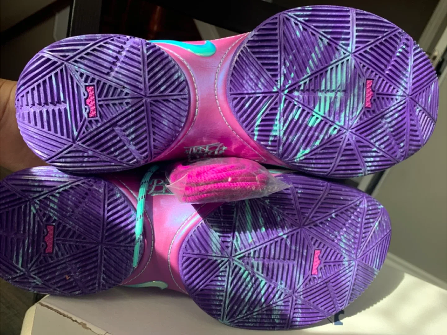 Nike LeBron XXI Soft Pearl Hyper Turq Size 10.5 image indicator(7)