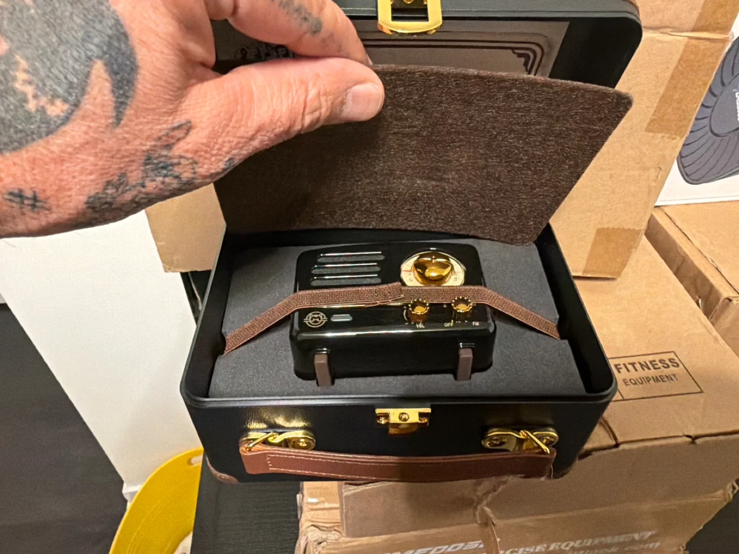 New Muzen OTR Metal Portable FM Radio & Bluetooth Speaker image indicator(2)