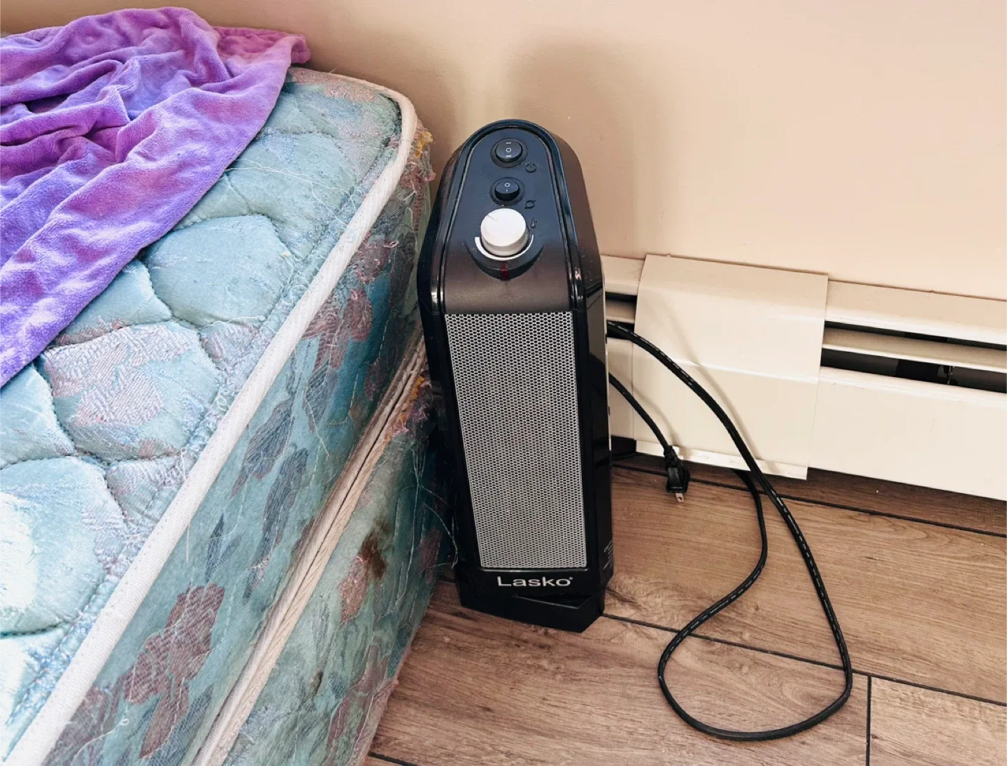 Lasko Black Tower Heater