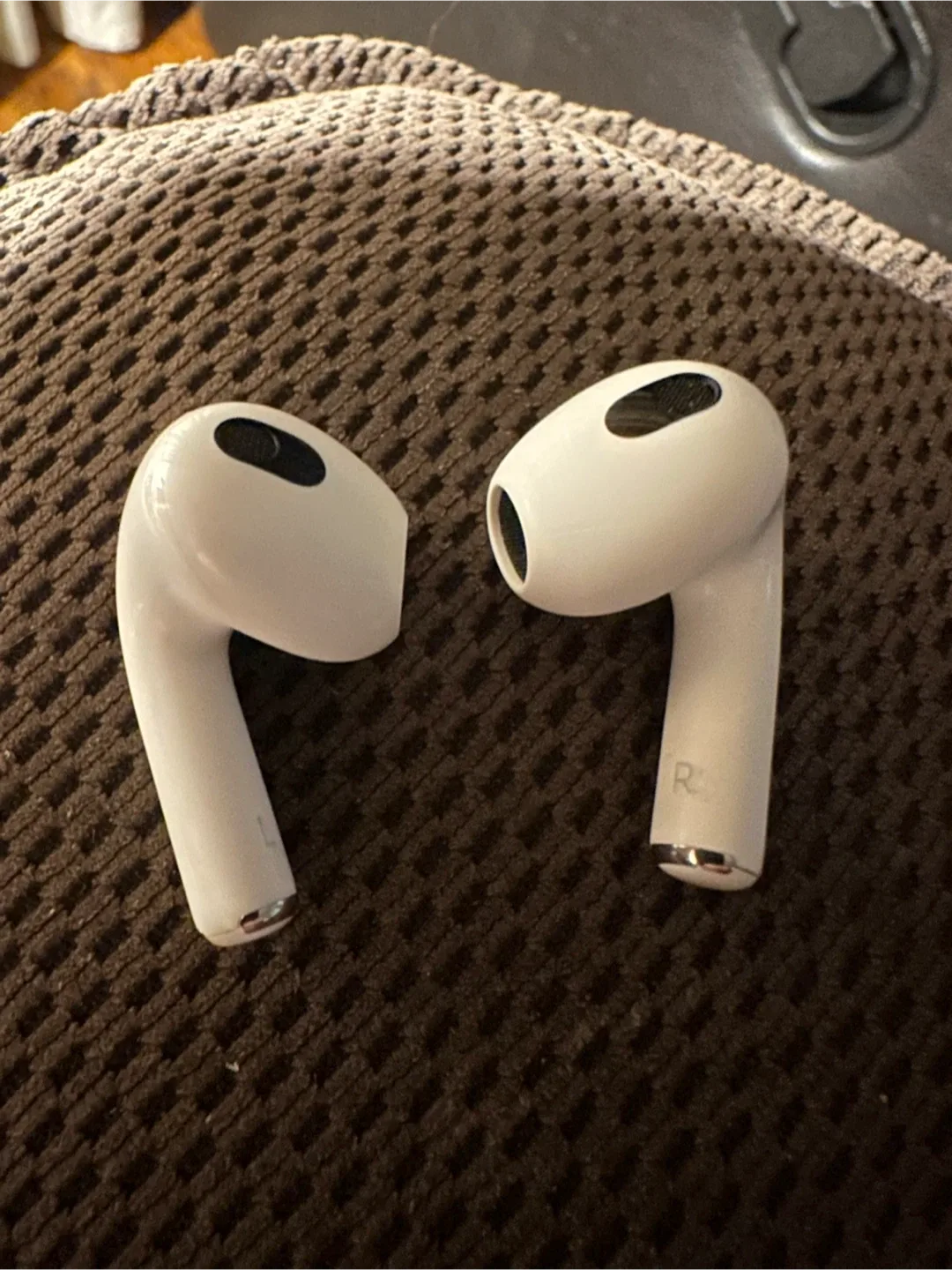 Apple AirPods (3rd generation) image indicator(7)