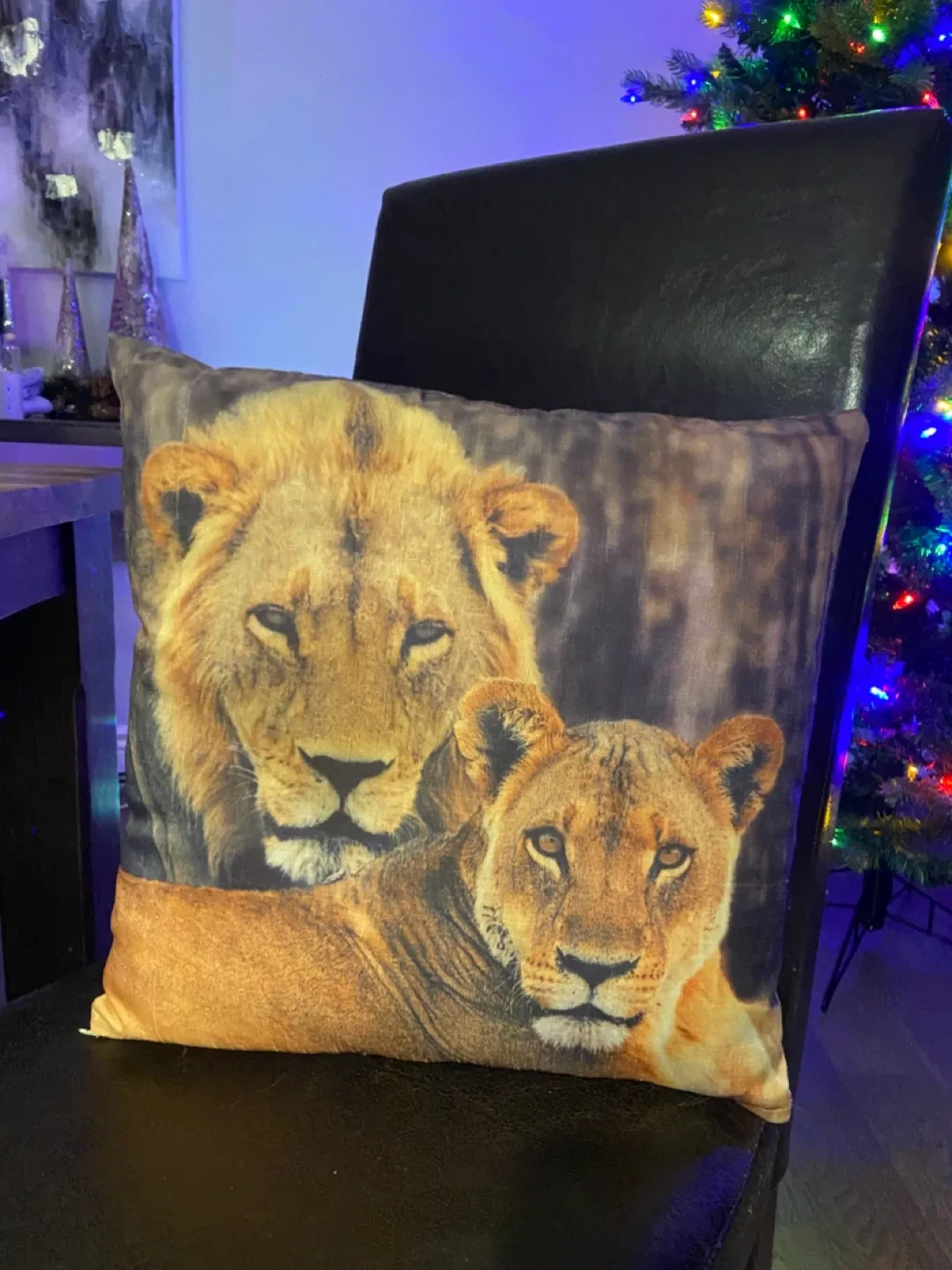 EUC 15” Lion Print Throw Pillow image indicator(5)